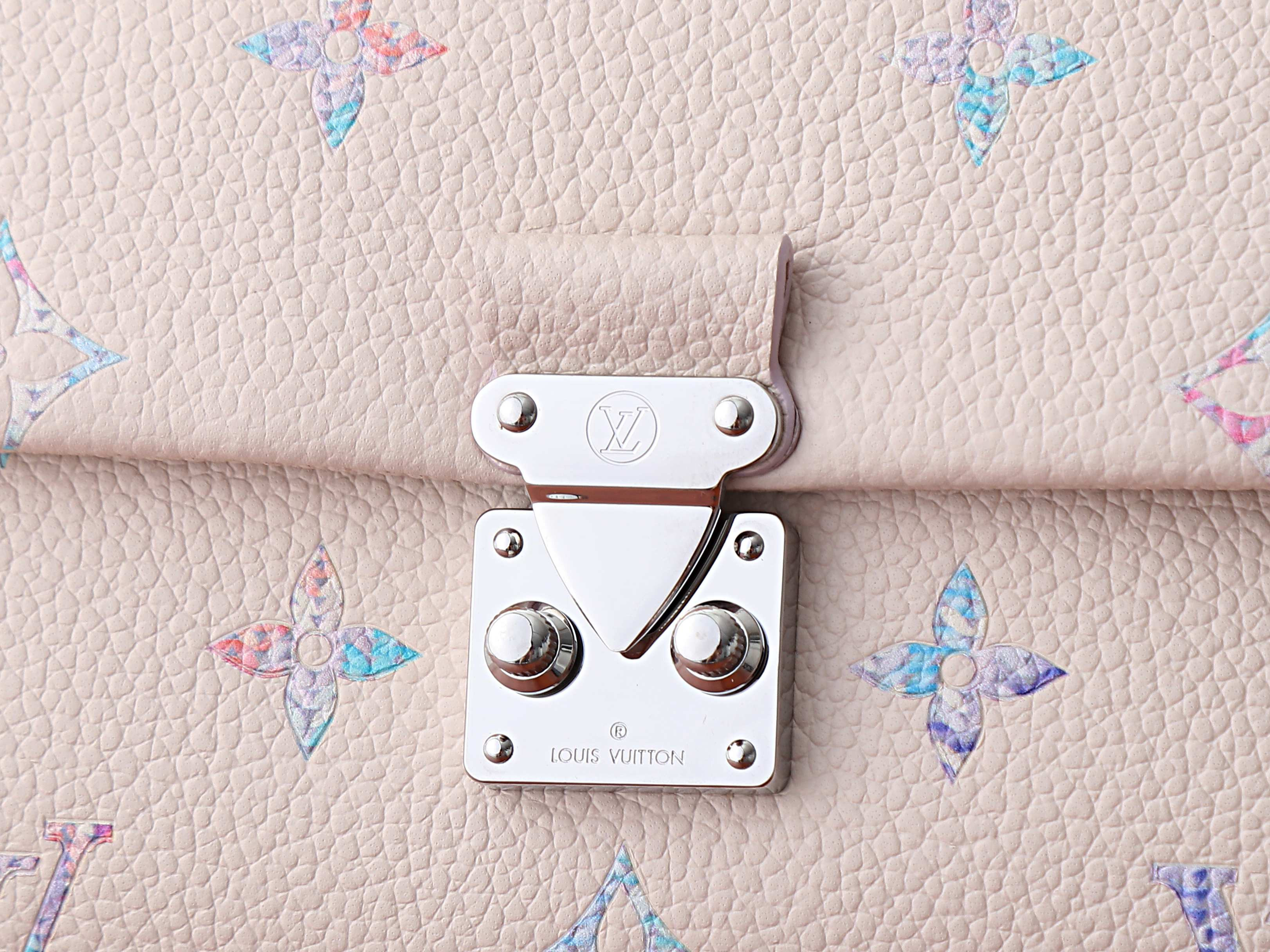 LV Nano Madeleine M2A374 21x12.5x6cm