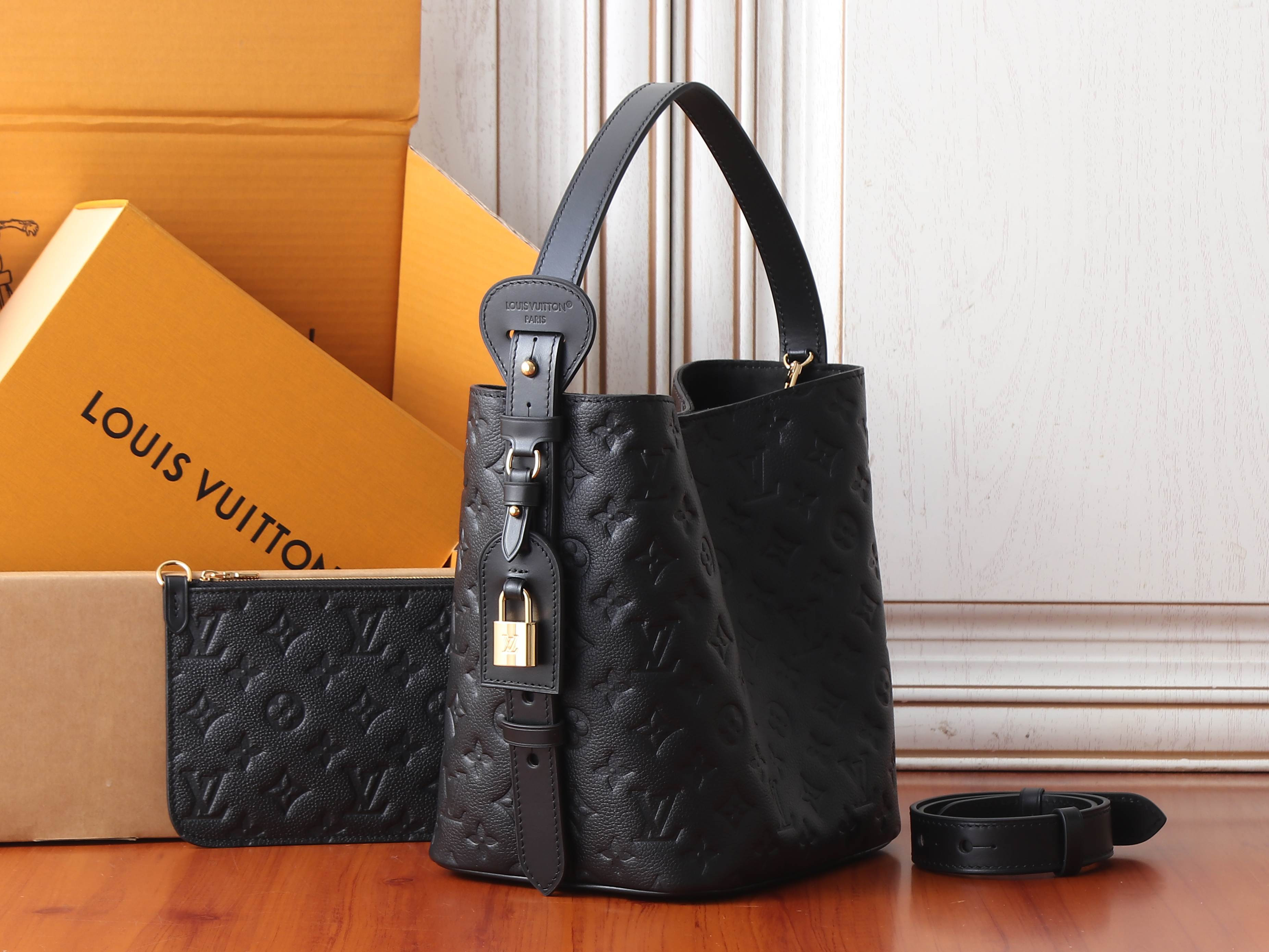 LV All In MM M29090 21x24x16cm