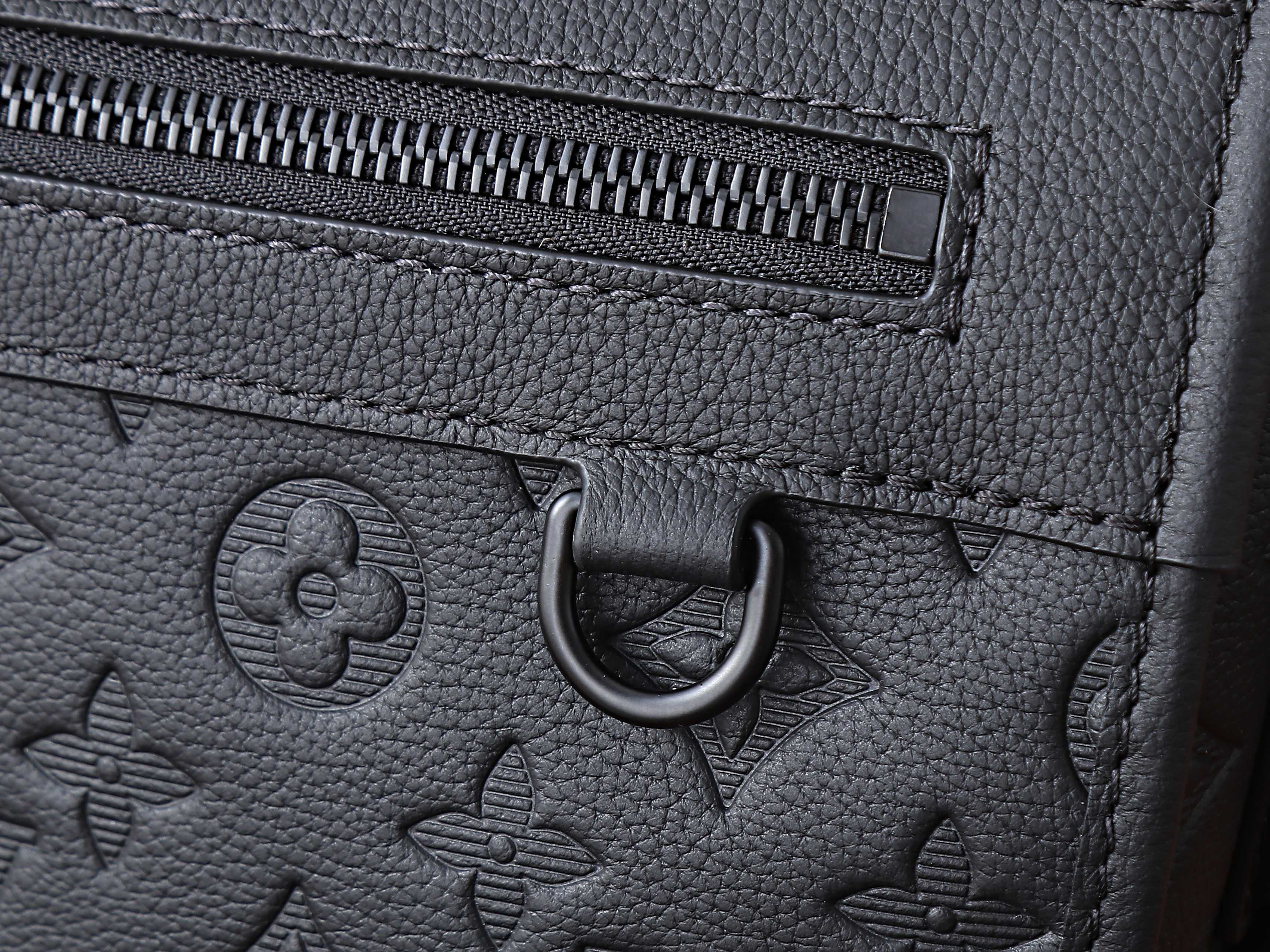 LV Courrier messenger bag M28781 37x27x12cm