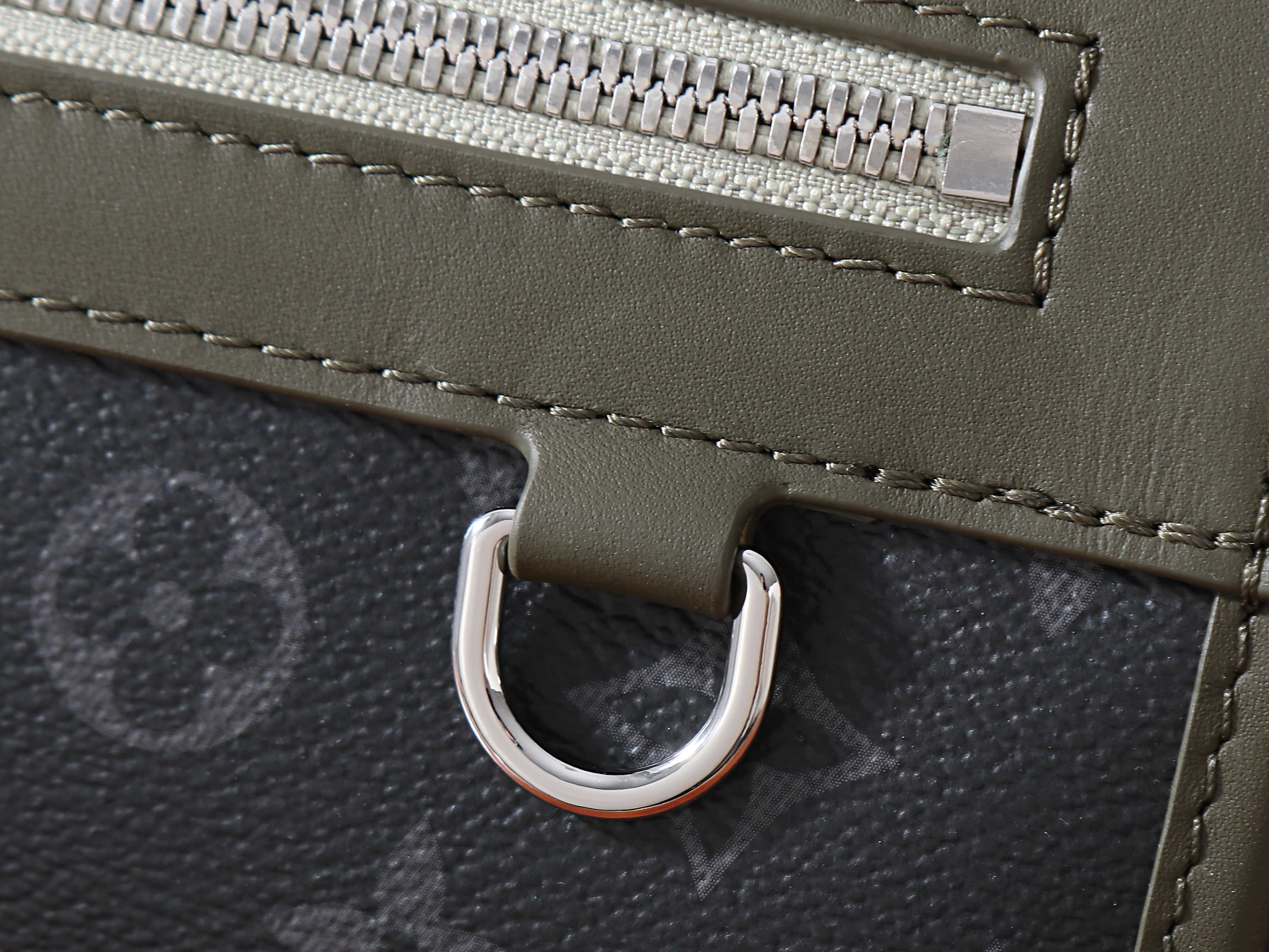 LV Courrier Messenger Bag M28629 37x27x12cm