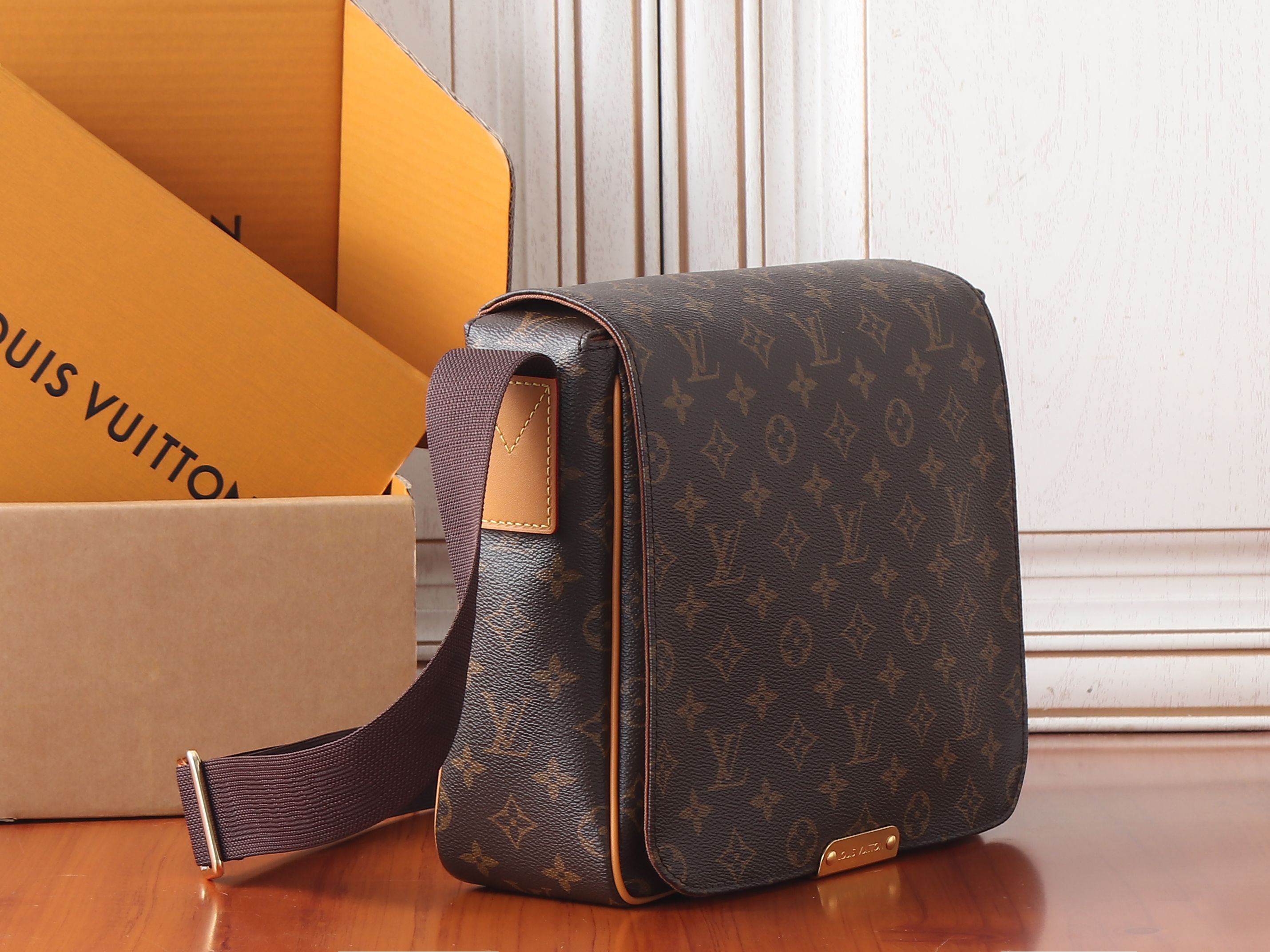 LV Bastille PM M2A191 23x27x8cm