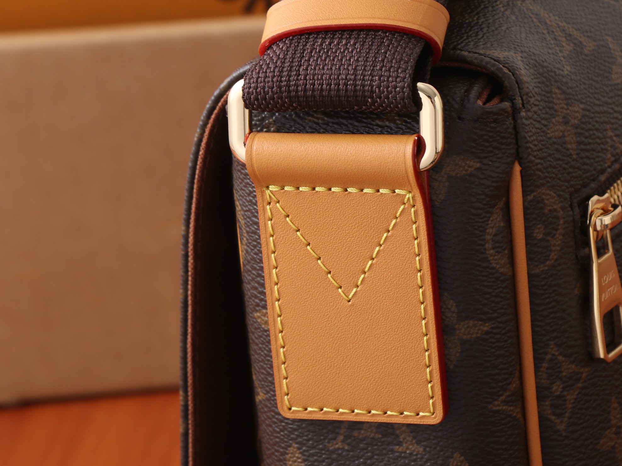 LV Bastille PM M2A191 23x27x8cm