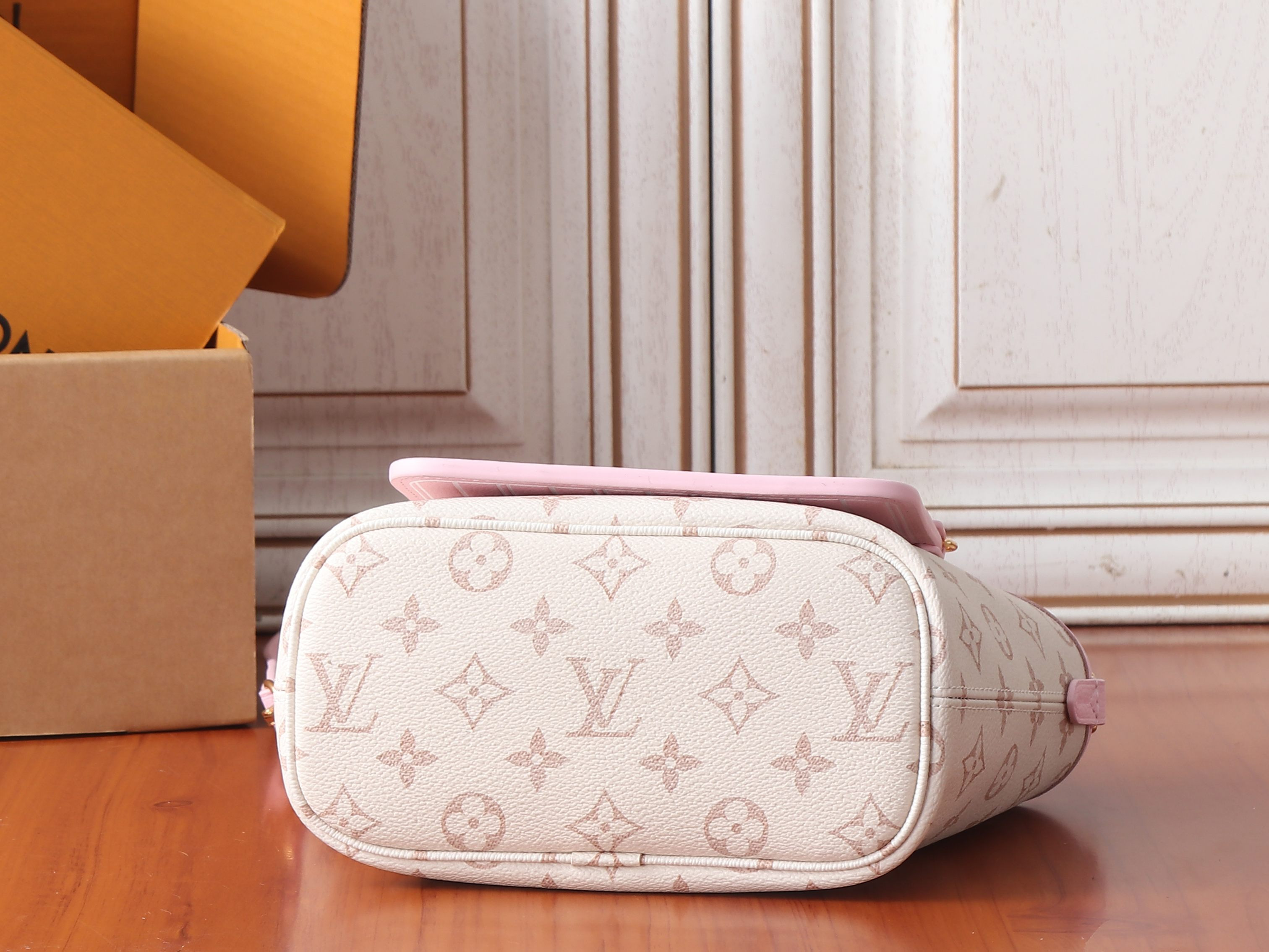 LV Neverfull Inside Out BB M2A466 26.5x16.5x11cm