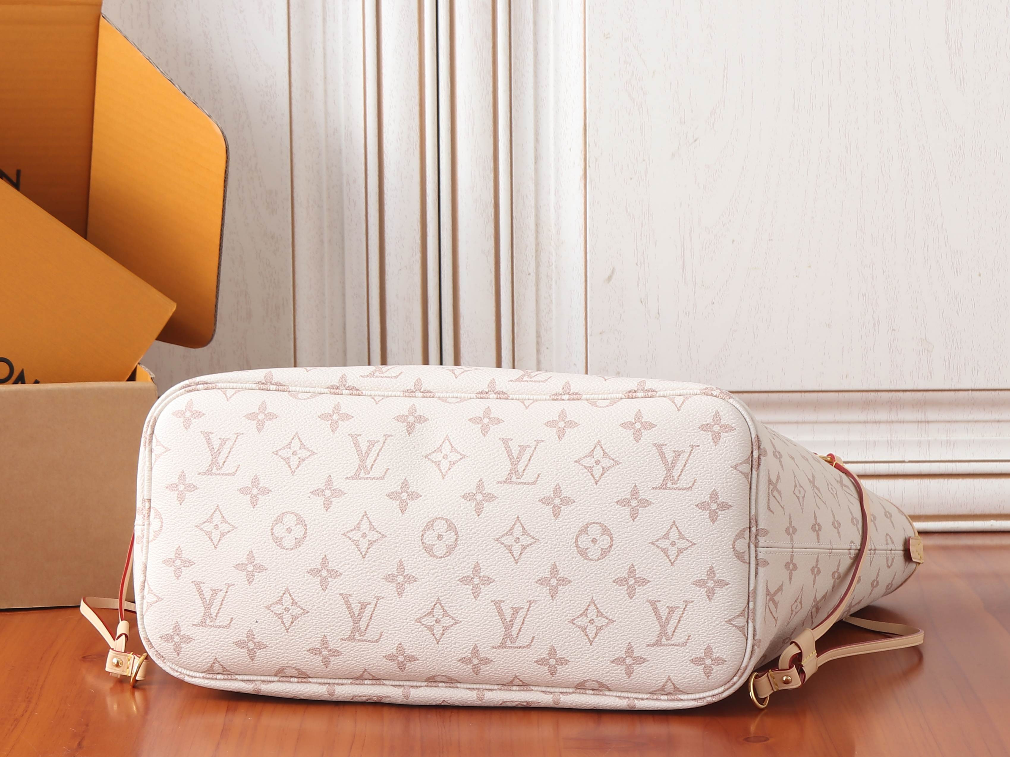 LV Neverfull Inside Out MM M2A095 31x28x14cm Without Box