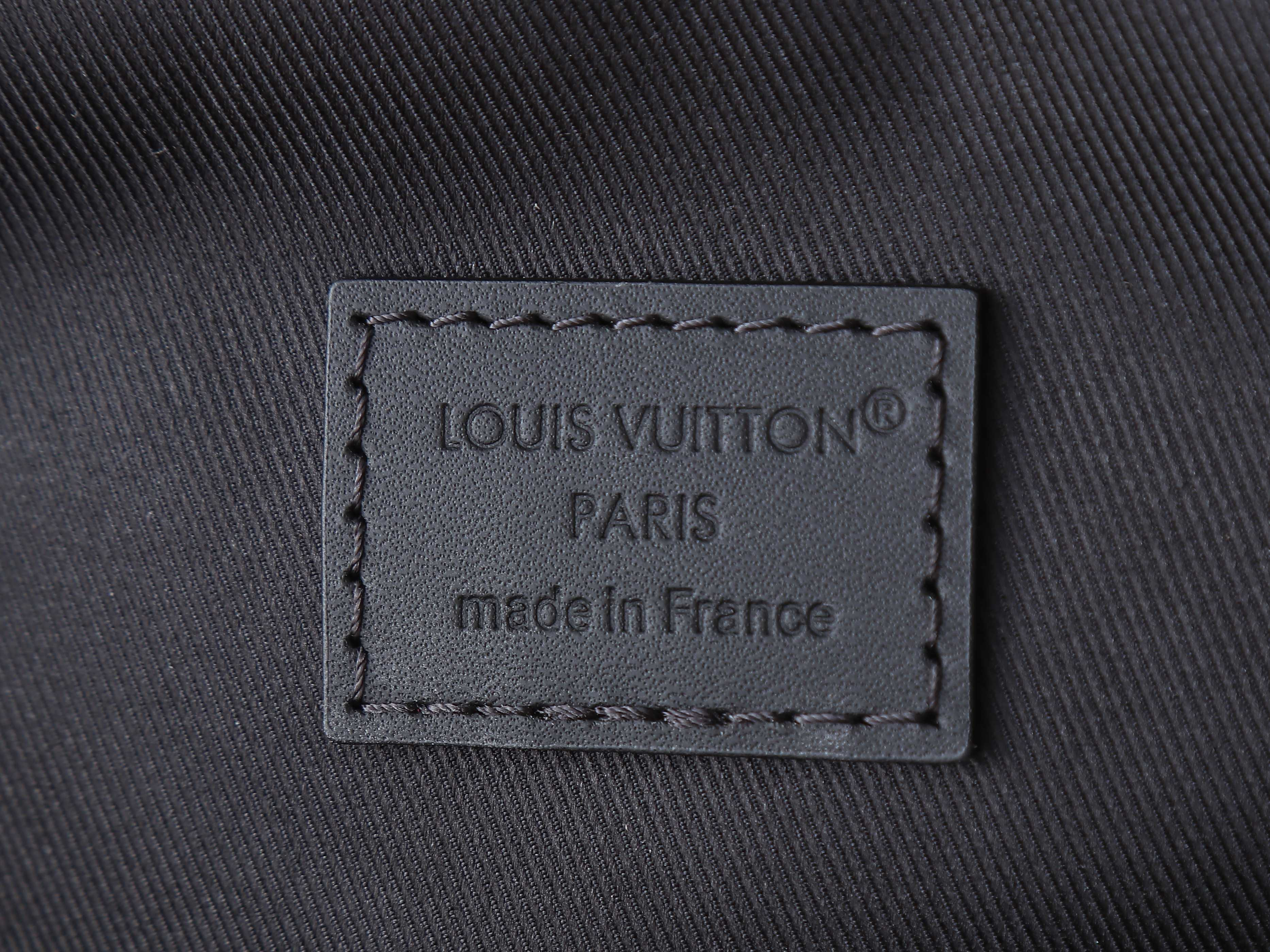 LV Avenue Slingbag PM M2A354 16x33x5.7cm