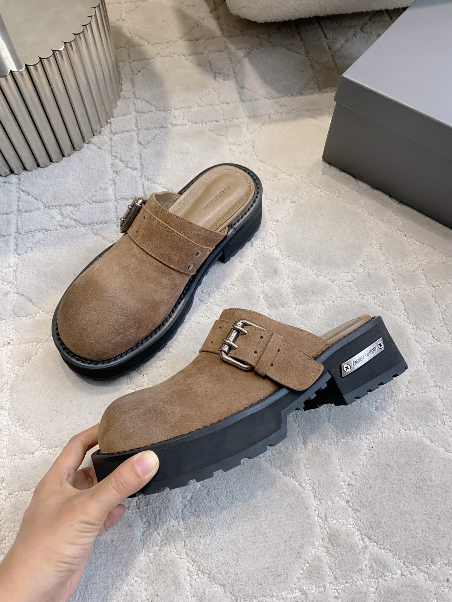 ua Ba*len*cia*ga venom mule 4.5cm heel