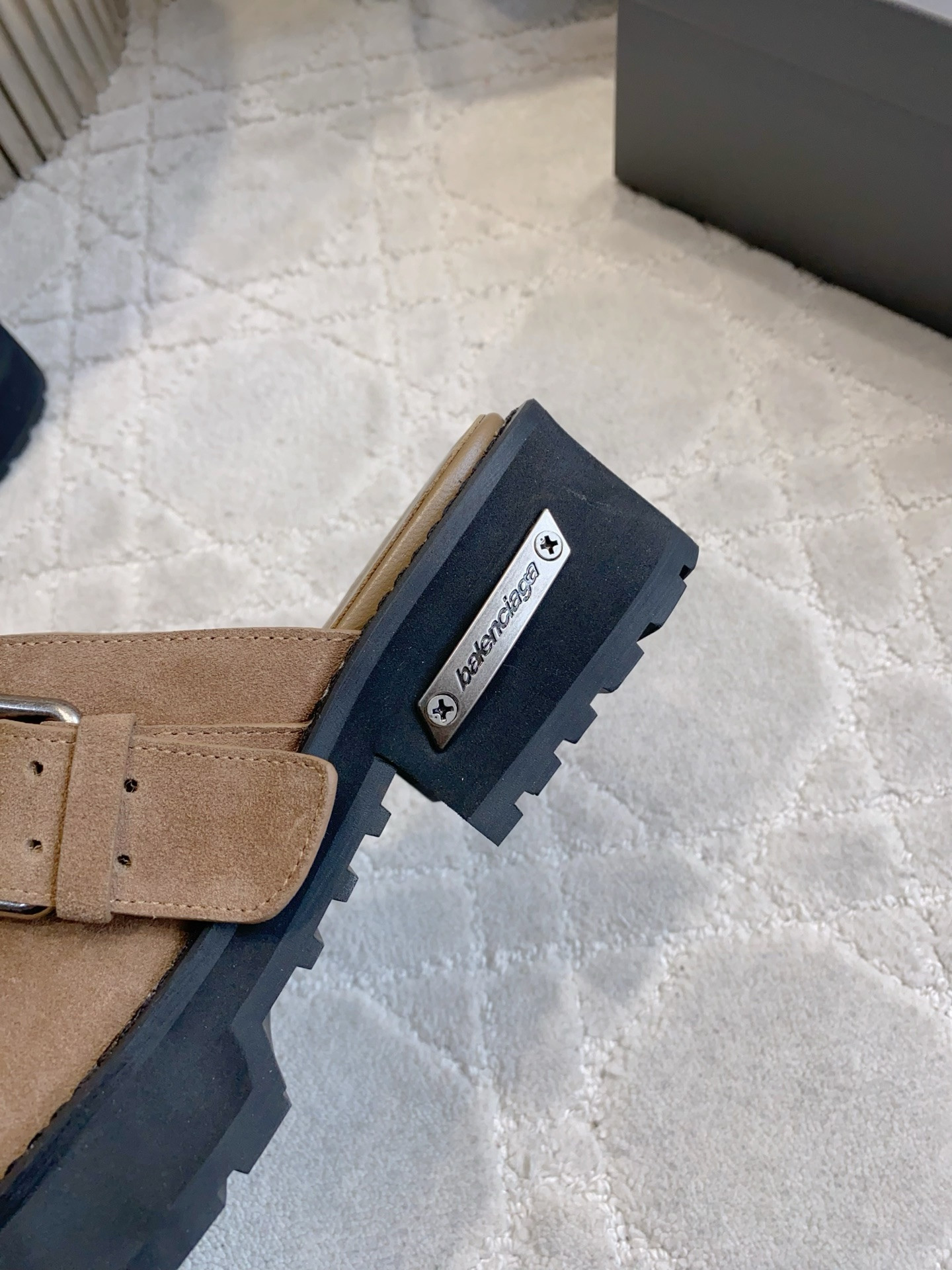 ua Ba*len*cia*ga venom mule 4.5cm heel