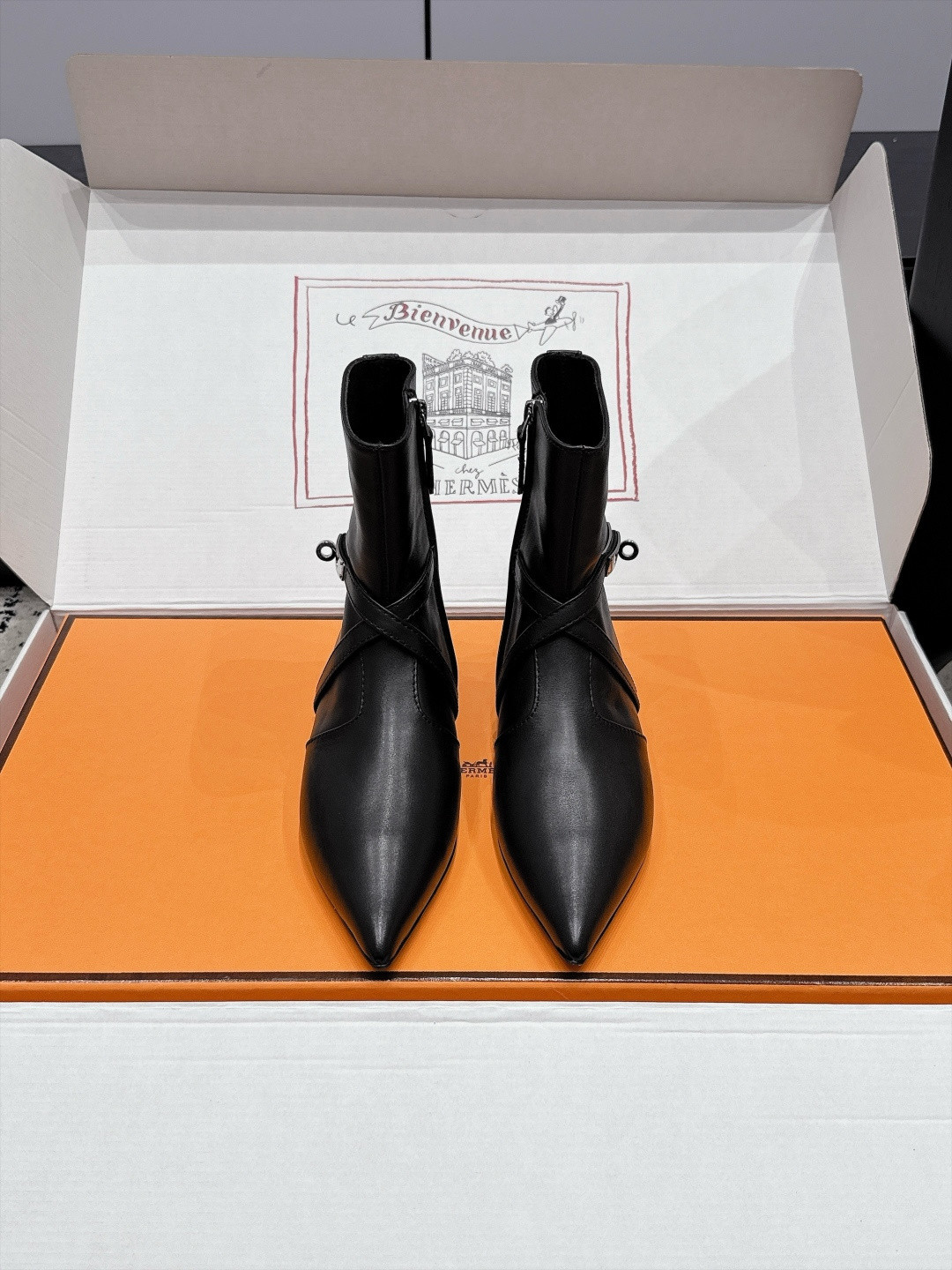 ua H**mes nice ankle boot