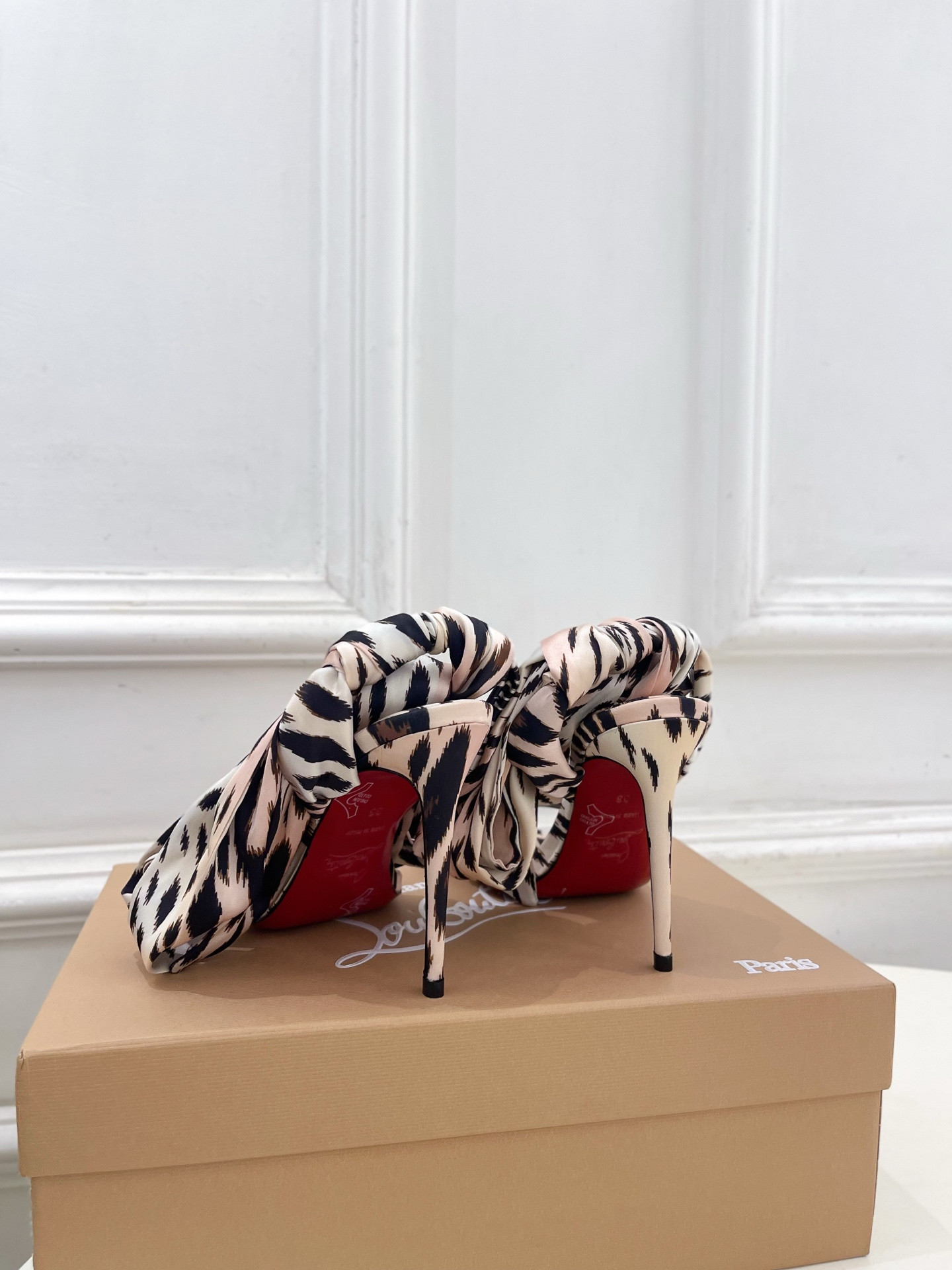 ua Ch**an louboutin du desert sandals 10cm heel