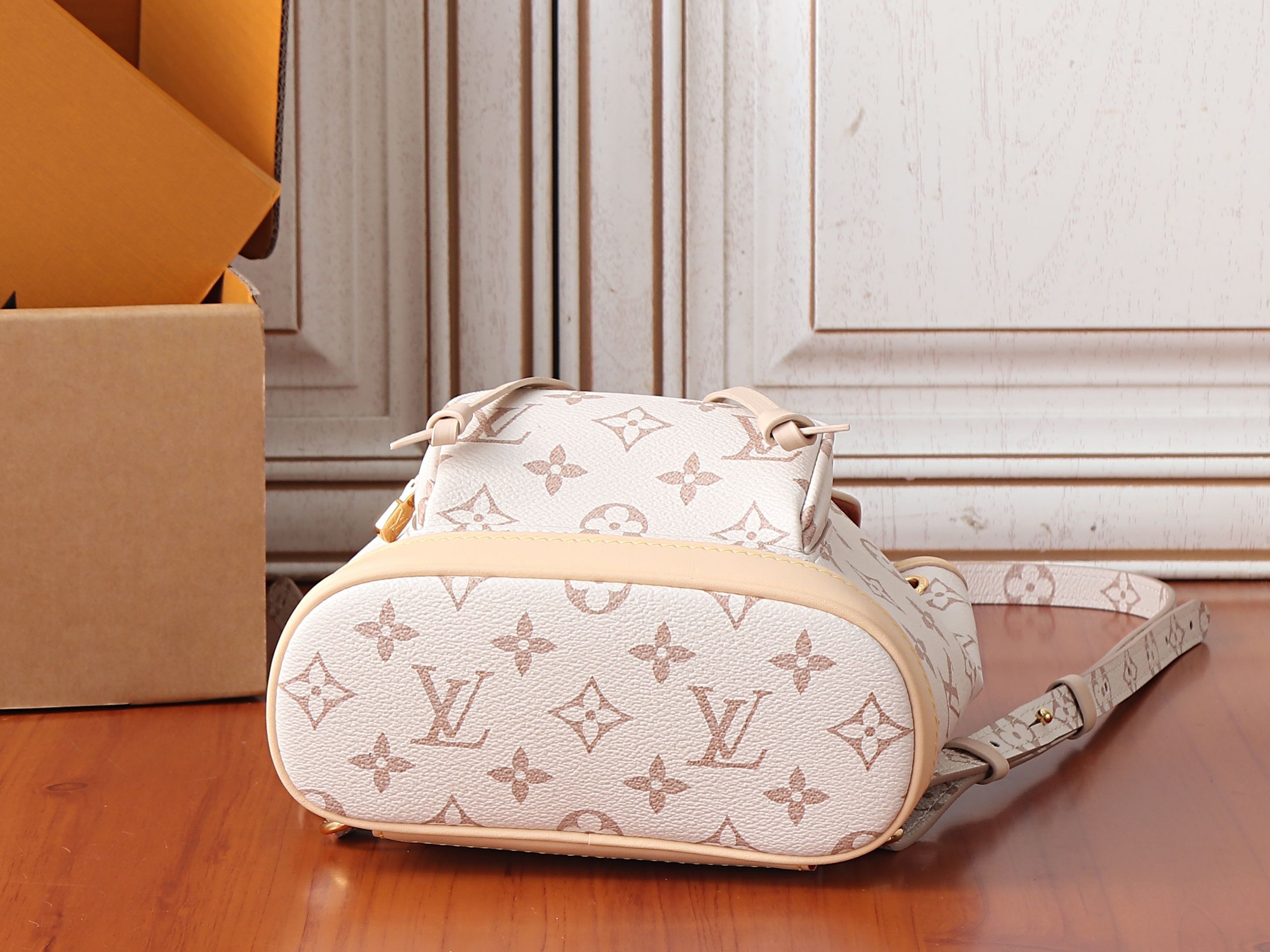 LV Montsouris Mini M2A079 24x25x12cm
