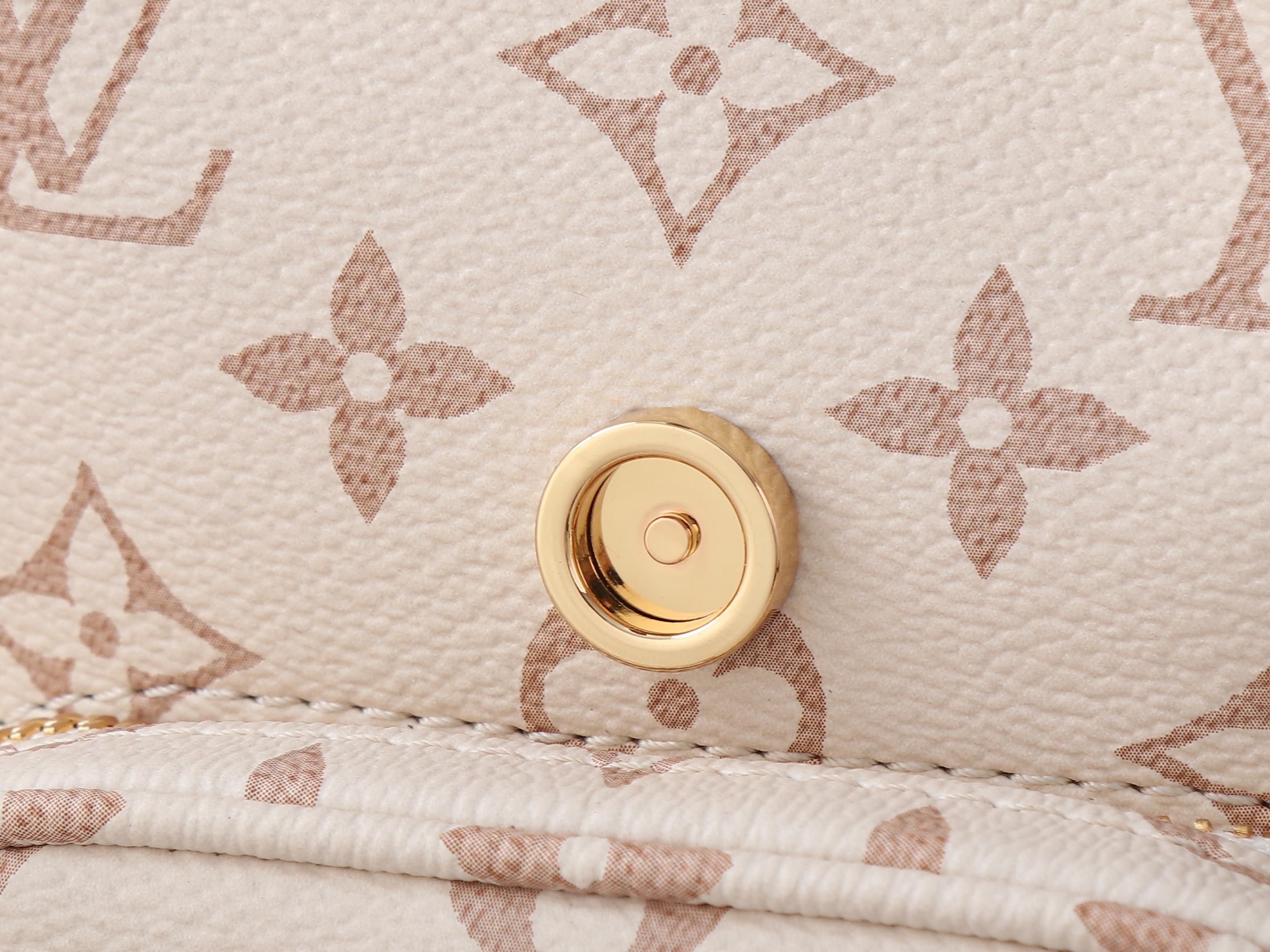 LV Montsouris Mini M2A079 24x25x12cm