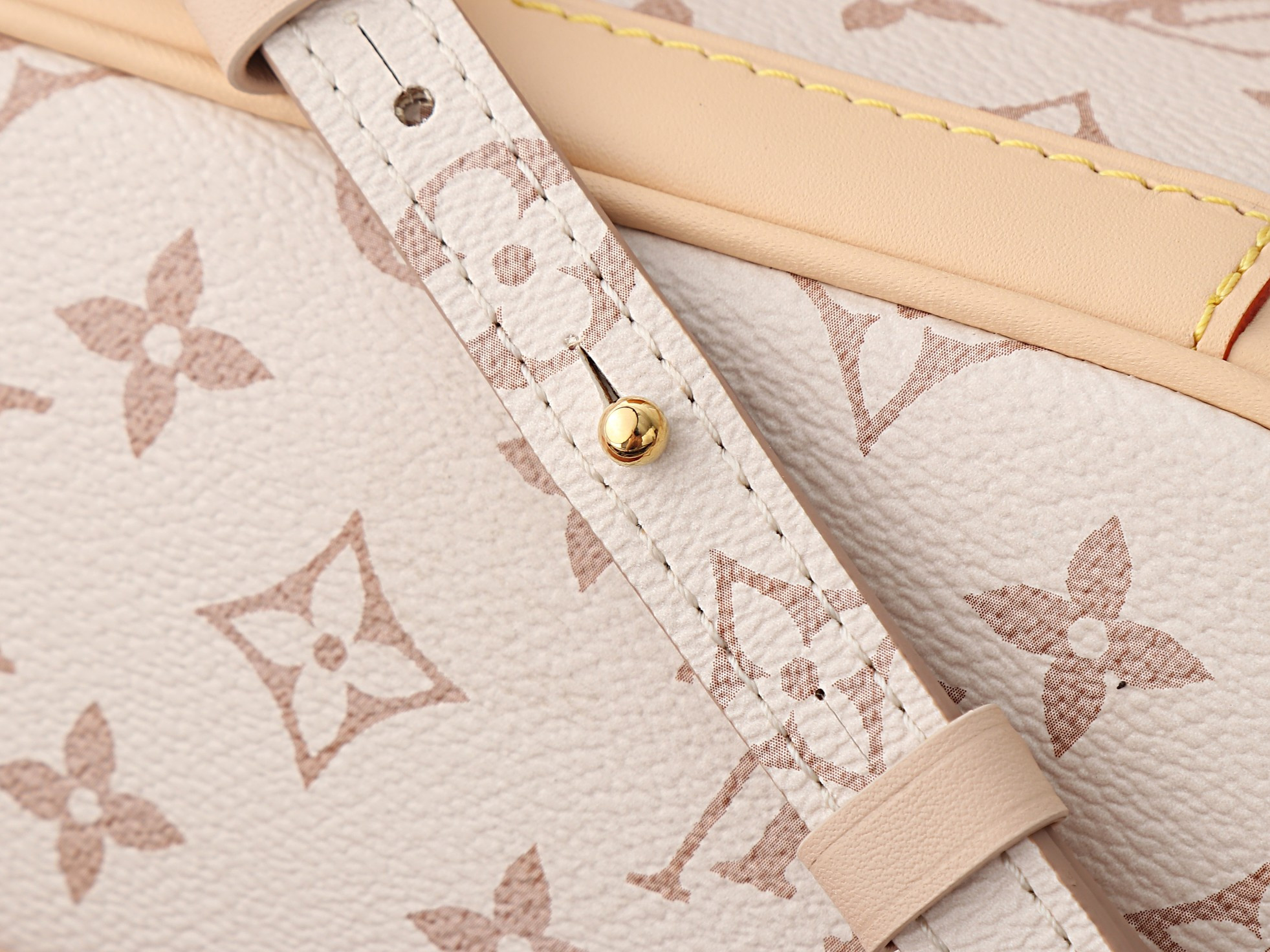 LV Montsouris Mini M2A079 24x25x12cm
