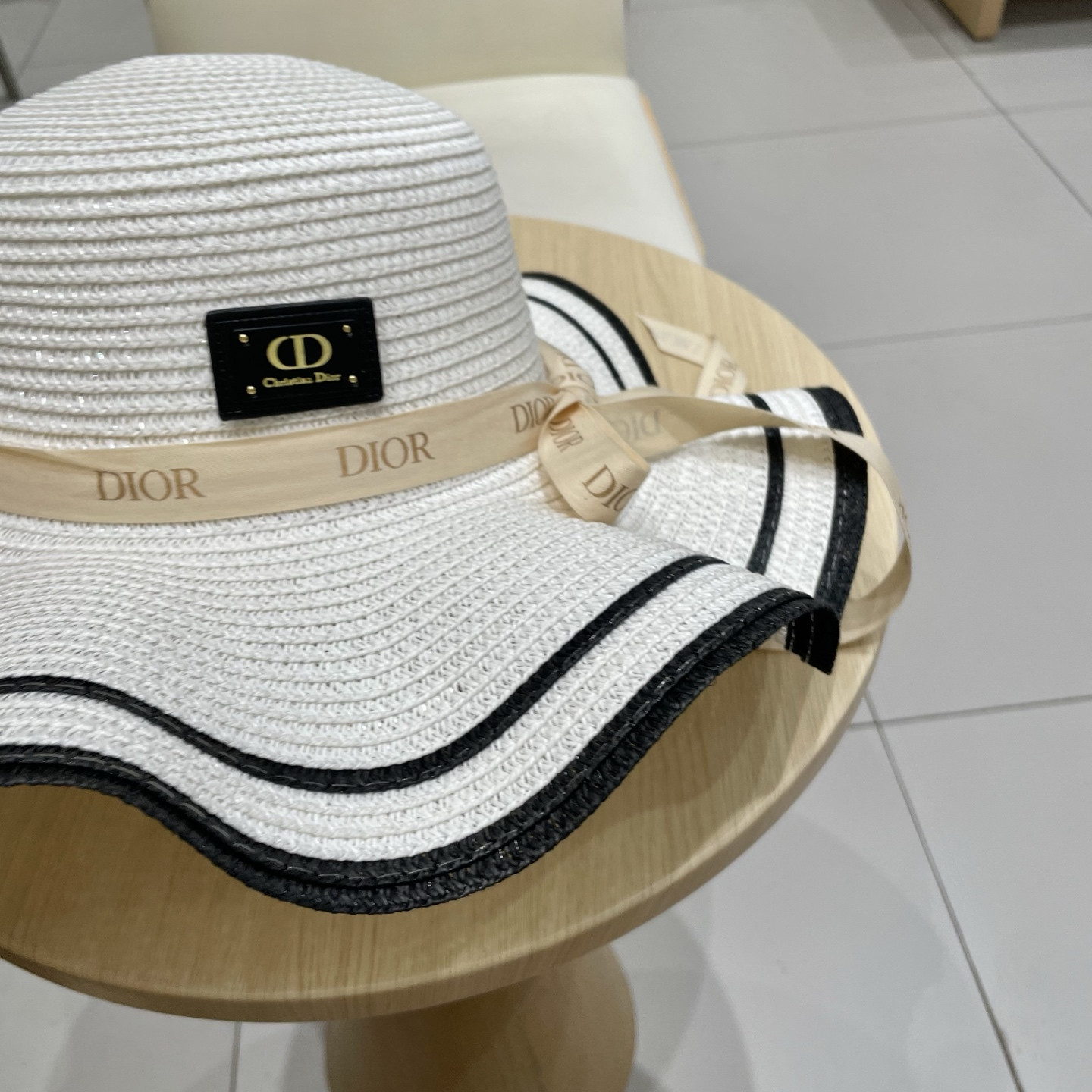 D*or straw hat 57cm head circumference