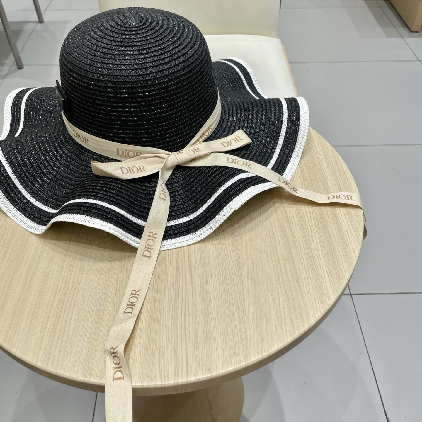 D*or straw hat 57cm head circumference