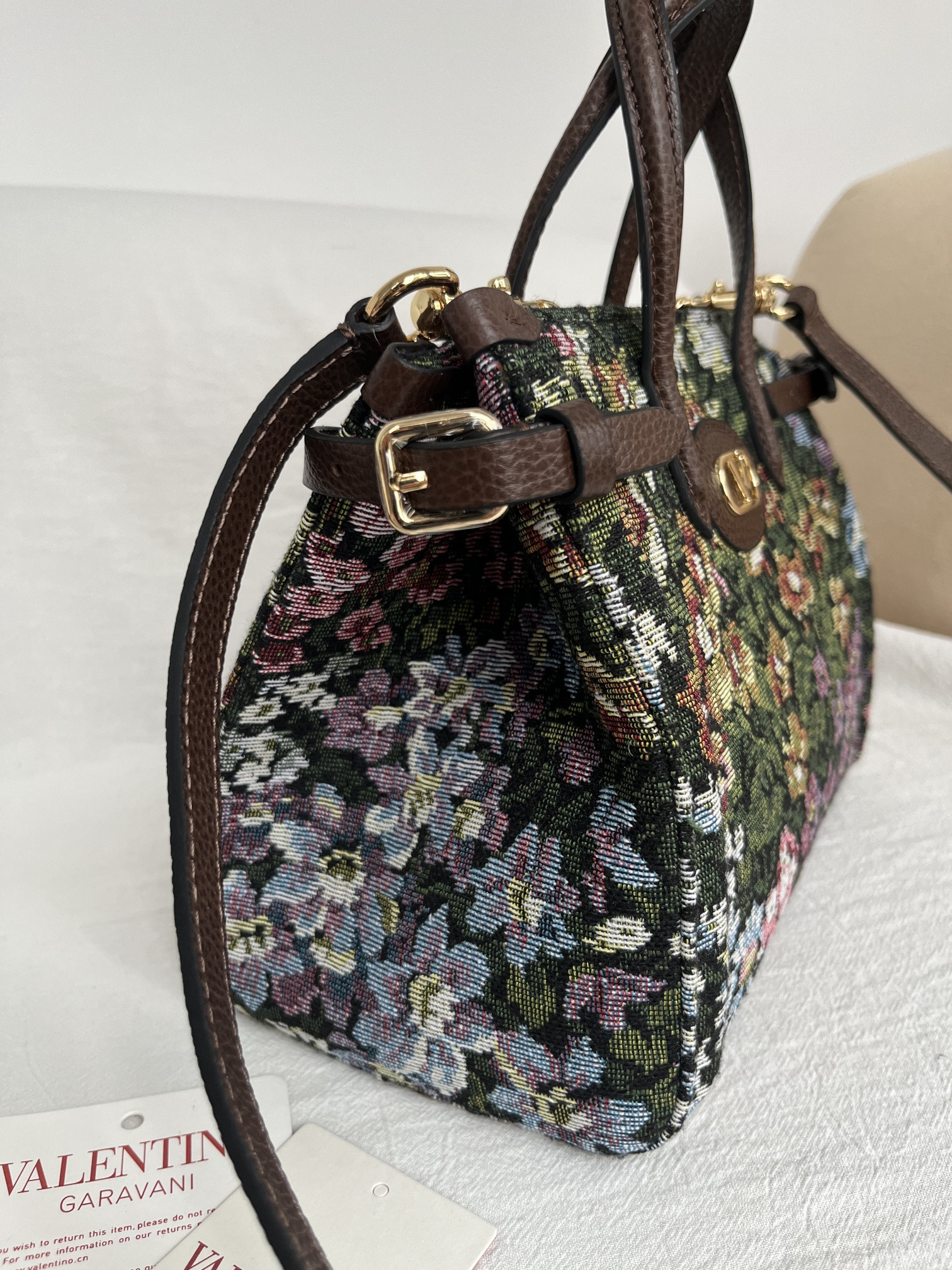 Va1e*ntin0 garavani antibes small shopping bag 22x19x12cm