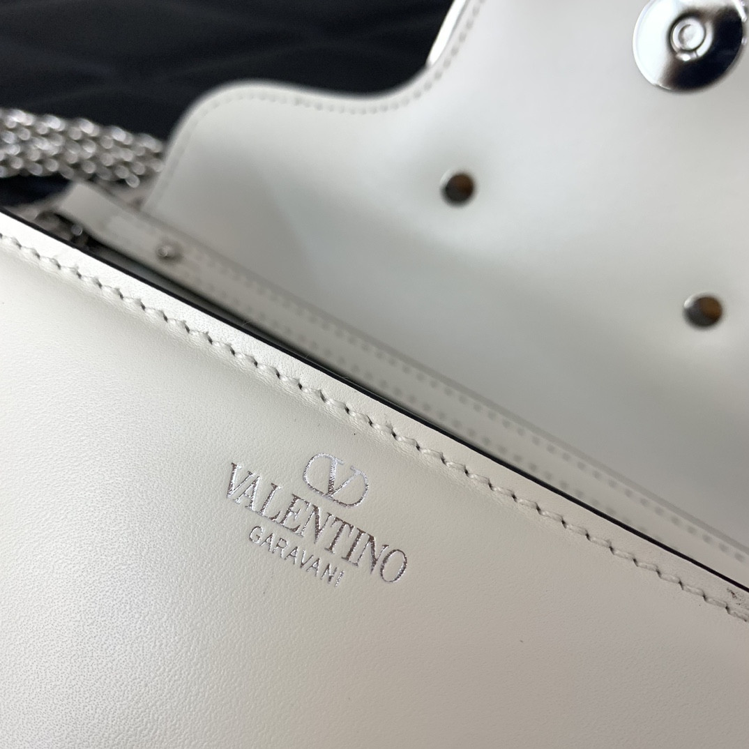 Va1e*ntin0 garavani locò shoulder bag 20x11x5cm