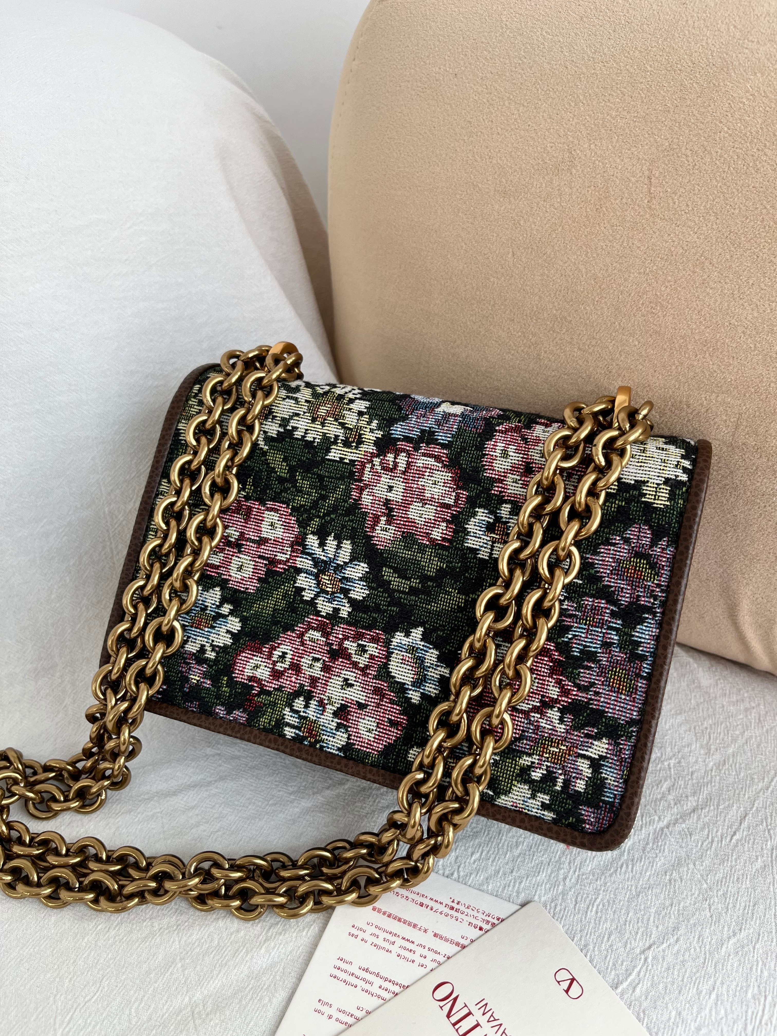 Va1e*ntin0 garavani vain embroidered shoulder bag 13x19.5x7cm