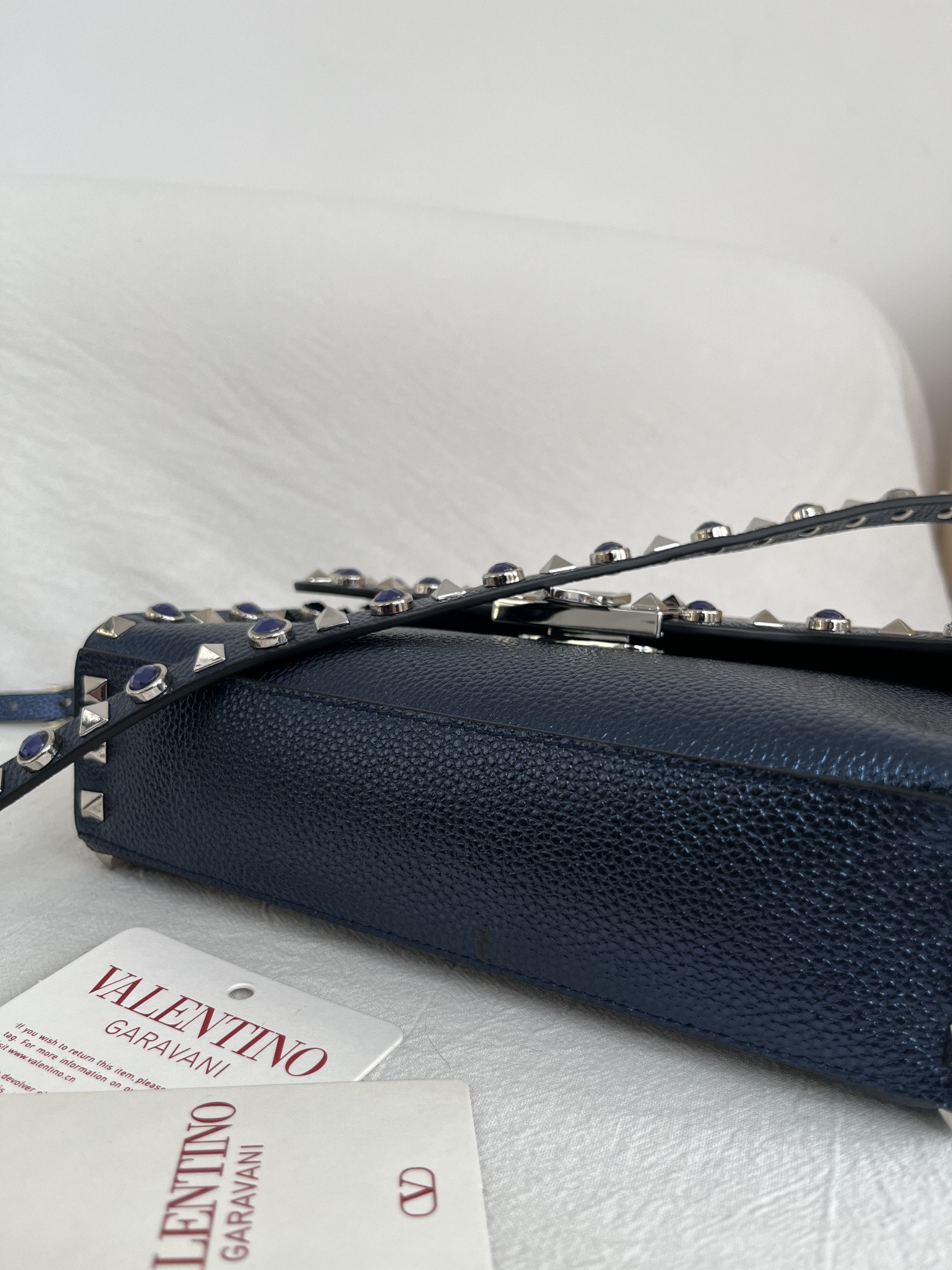 Va1e*ntin0 garavani rockstud small shoulder bag 23x15x7cm