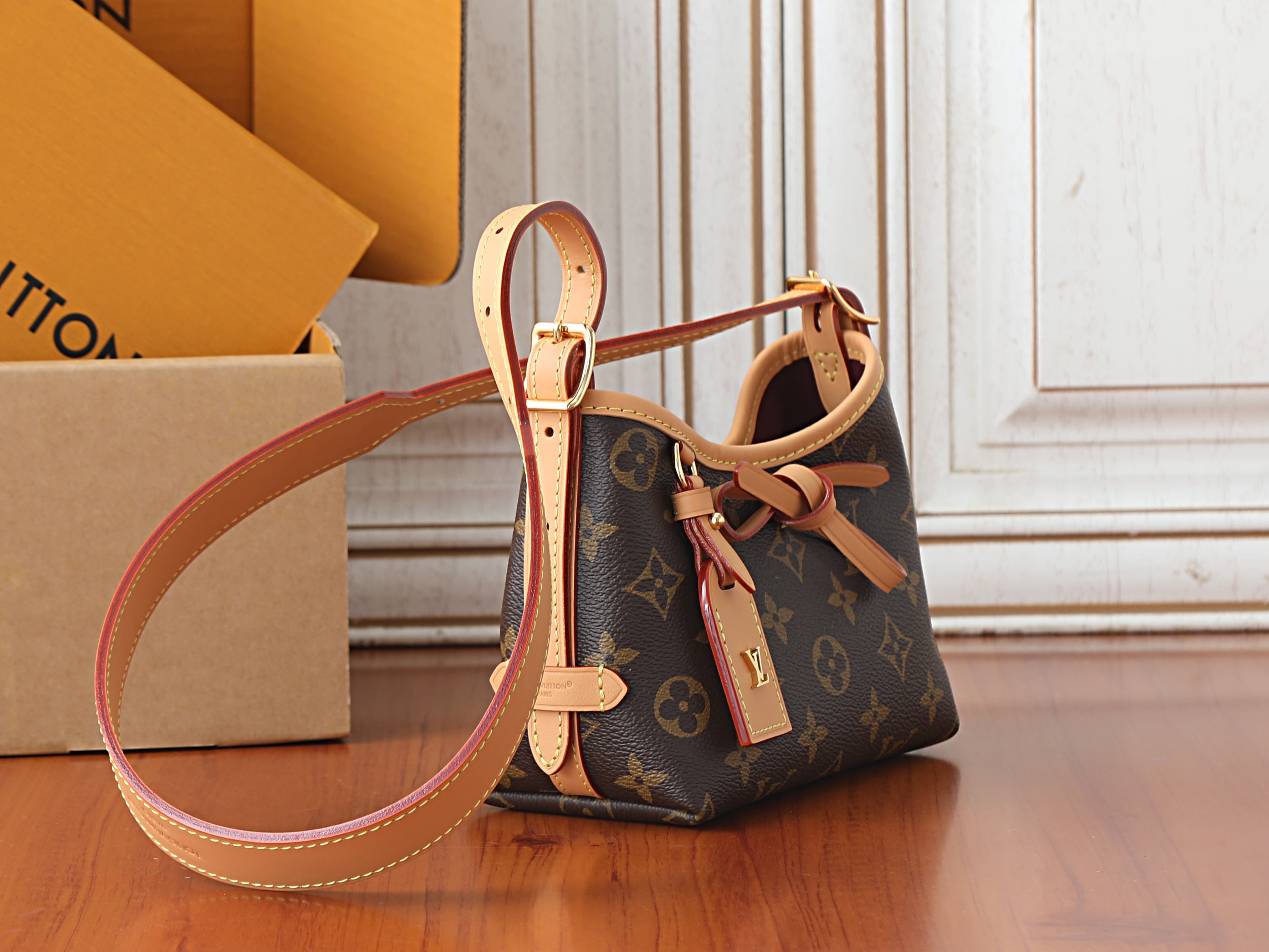 LV Nano CarryAll M2A711 16x15x9.5cm