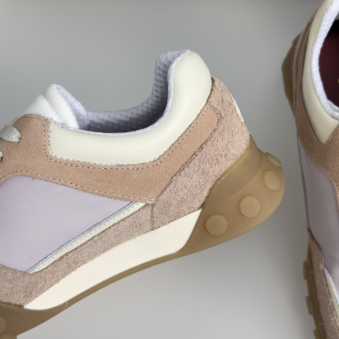 ua Ch*el sneakers