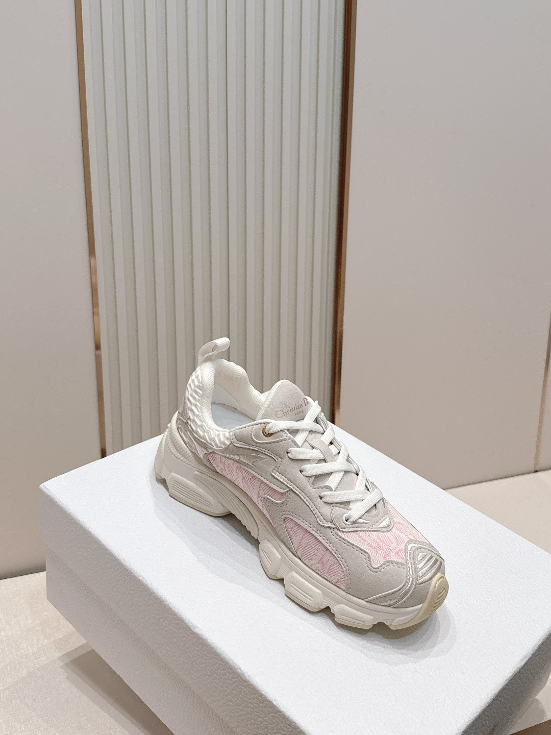 ua D*or vibe sneakers