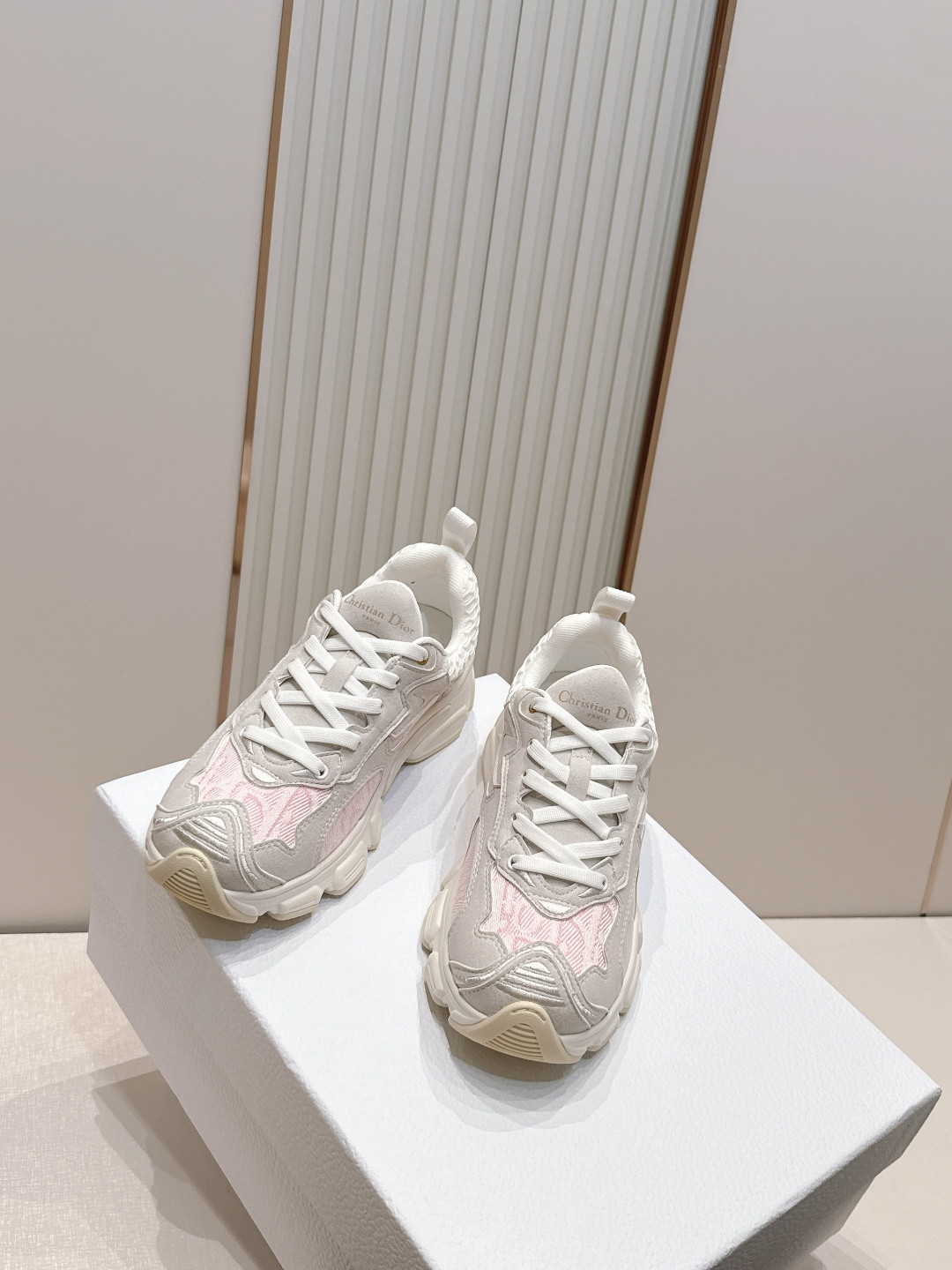 ua D*or vibe sneakers