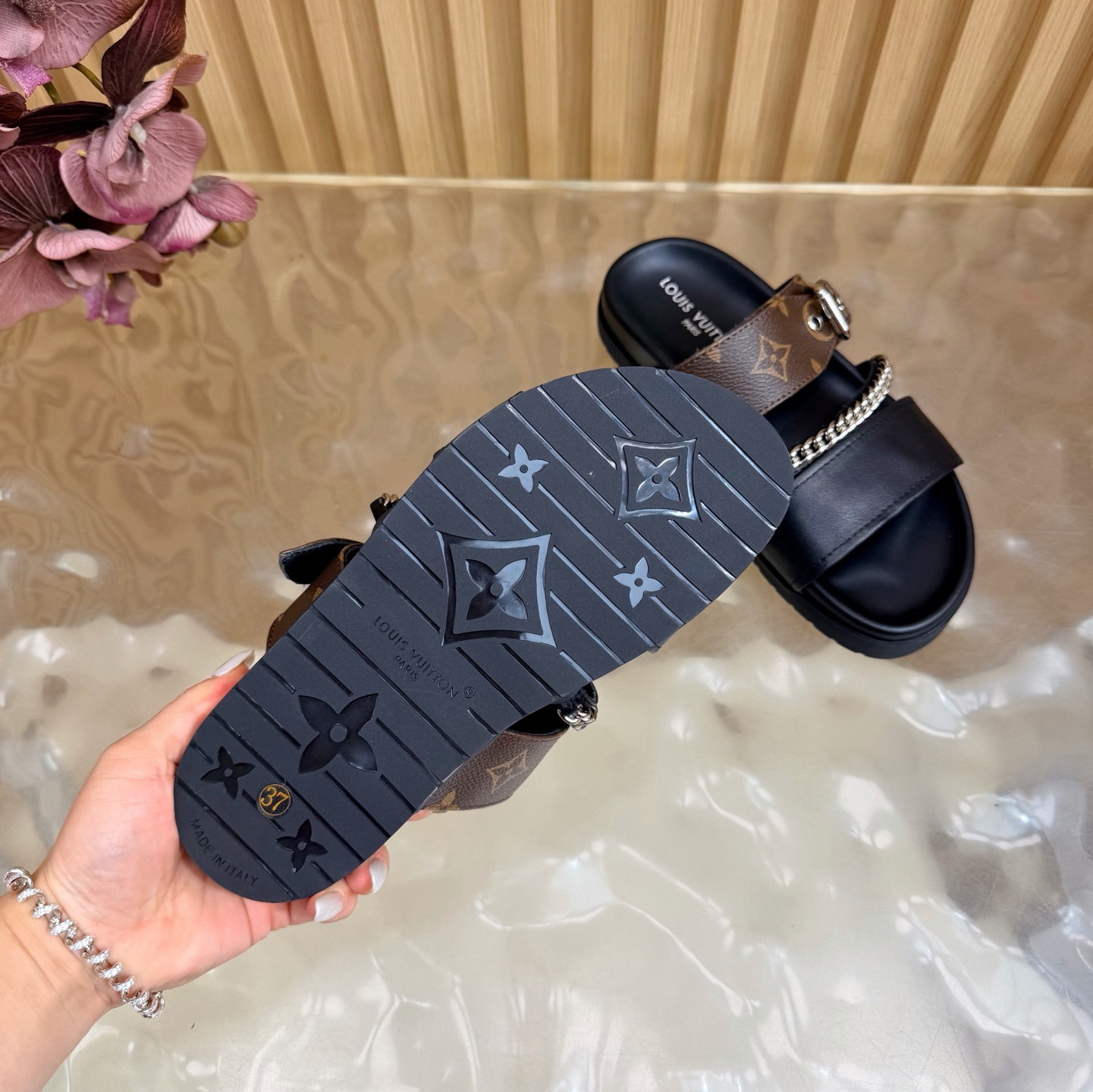 UA LV Vibe Comfort Mule
