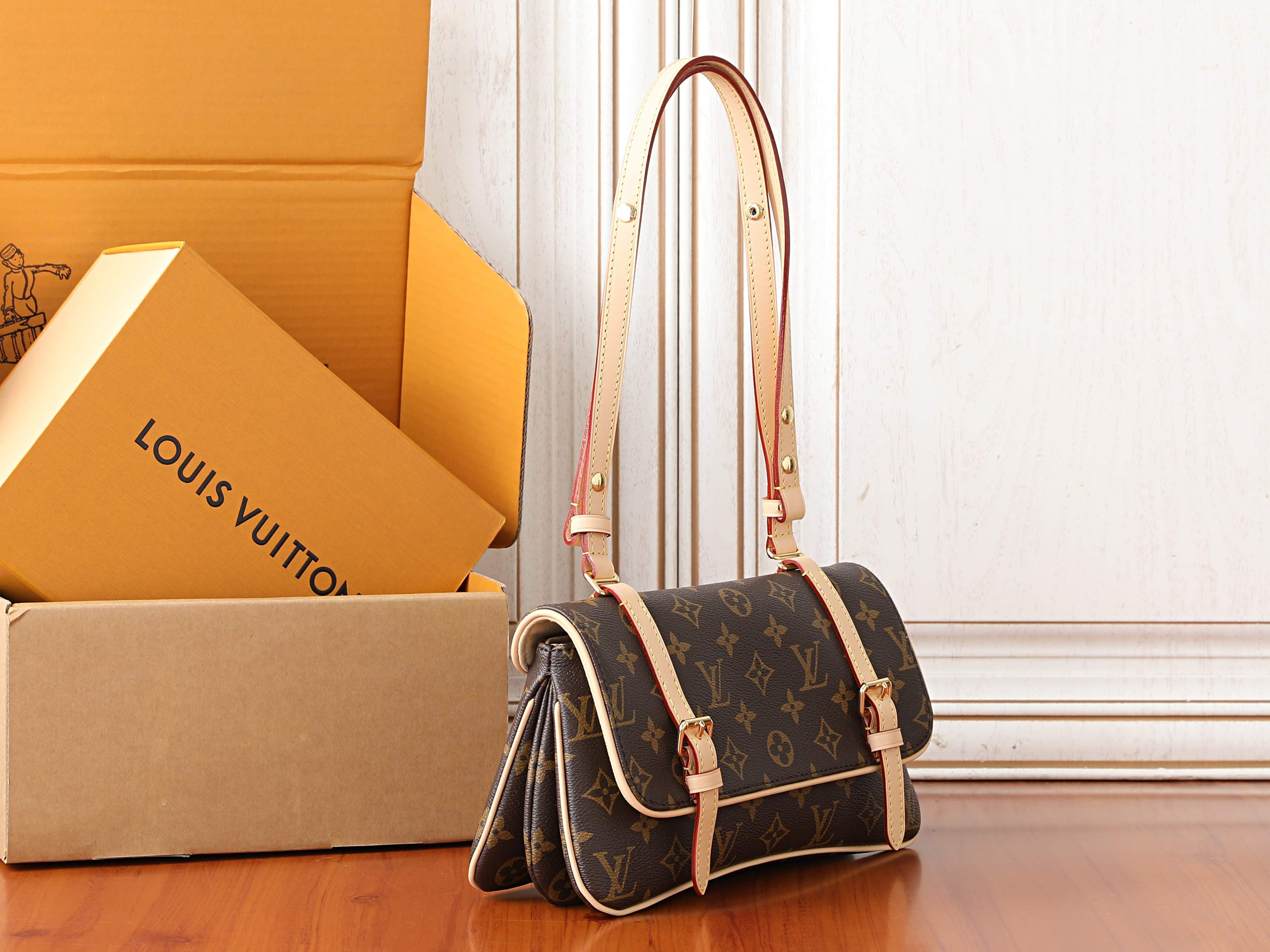 LV Marelle M28613 28 x 15.5 x 7 cm