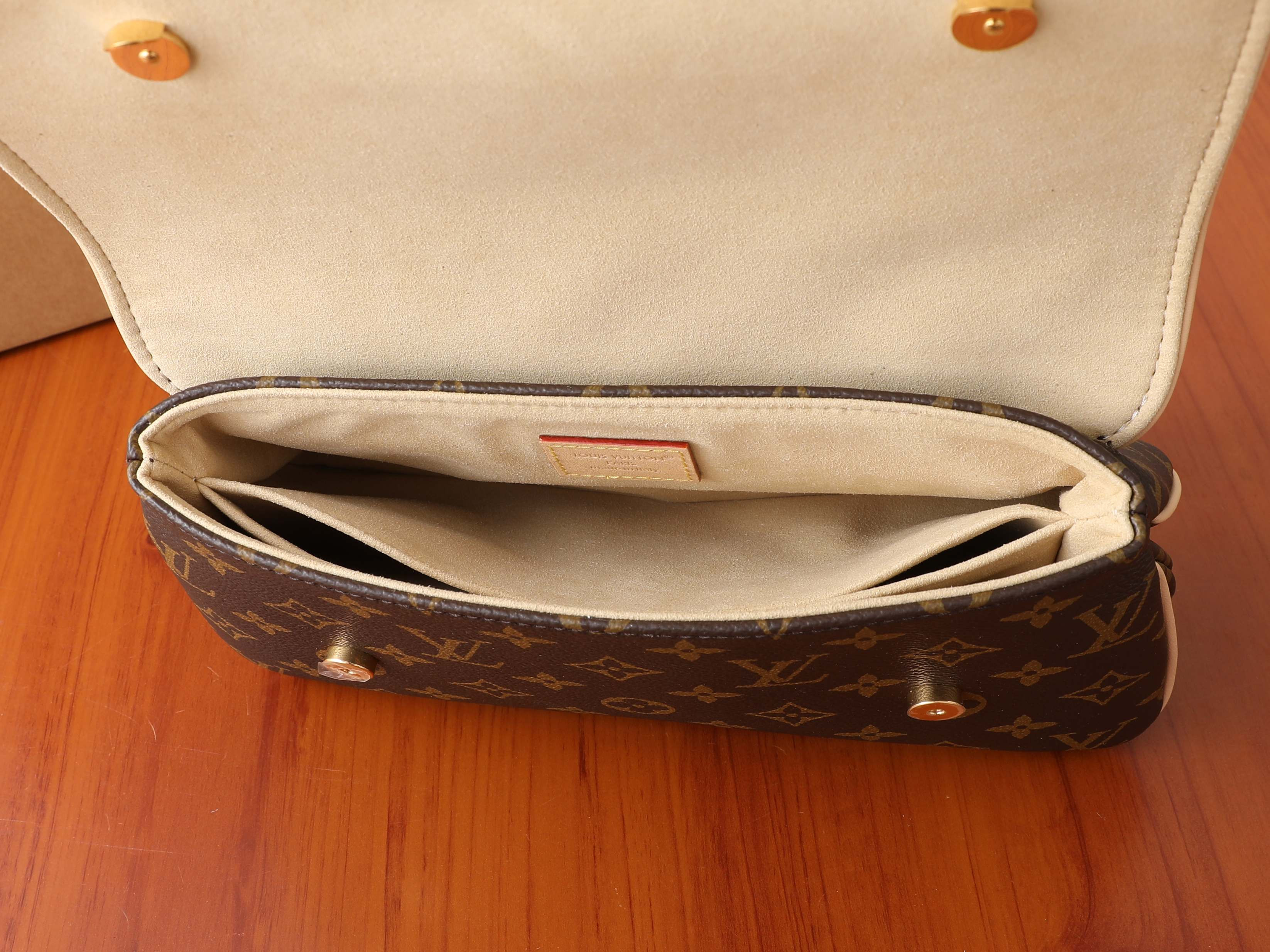 LV Marelle M28613 28 x 15.5 x 7 cm