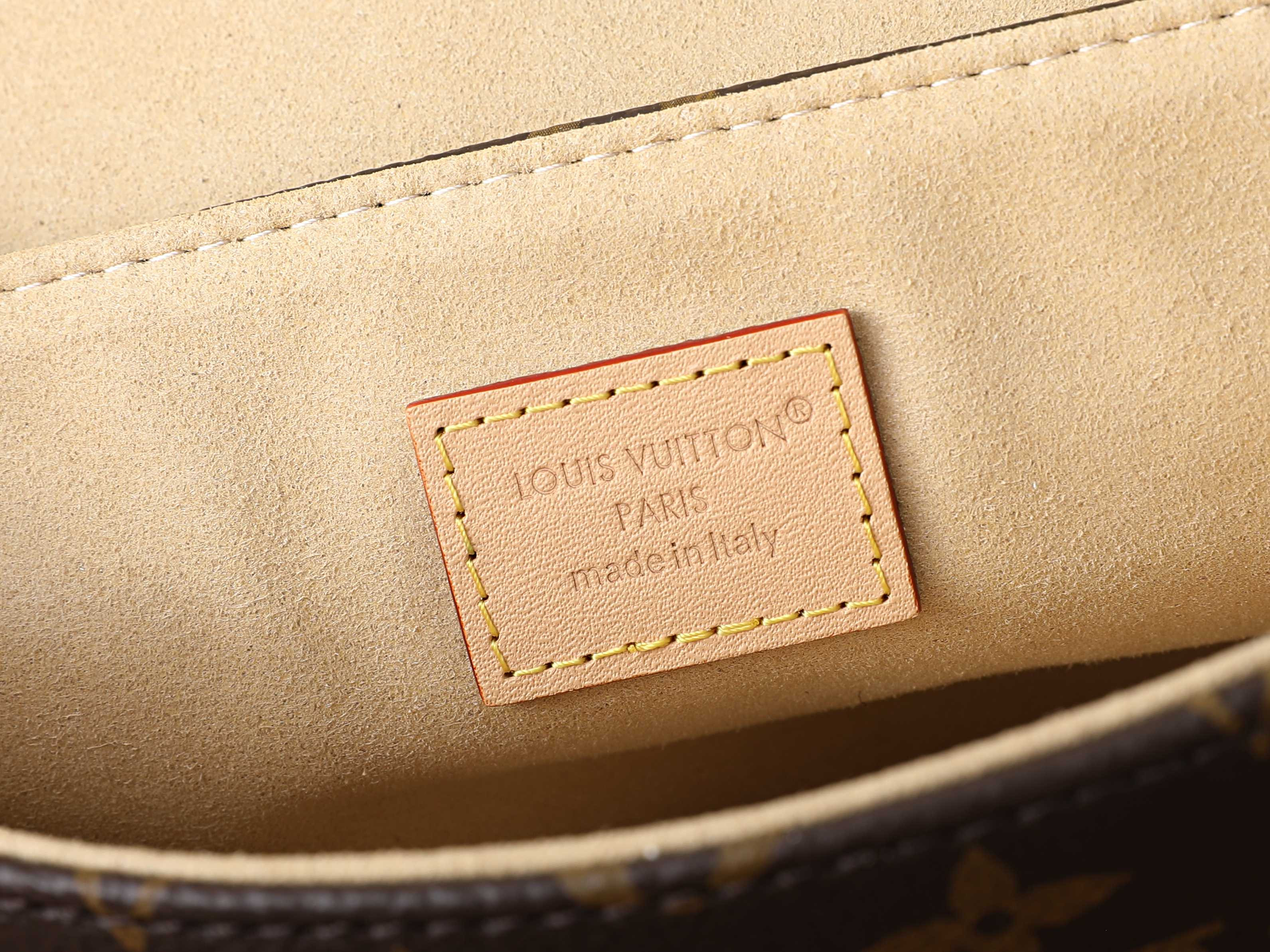 LV Marelle M28613 28 x 15.5 x 7 cm