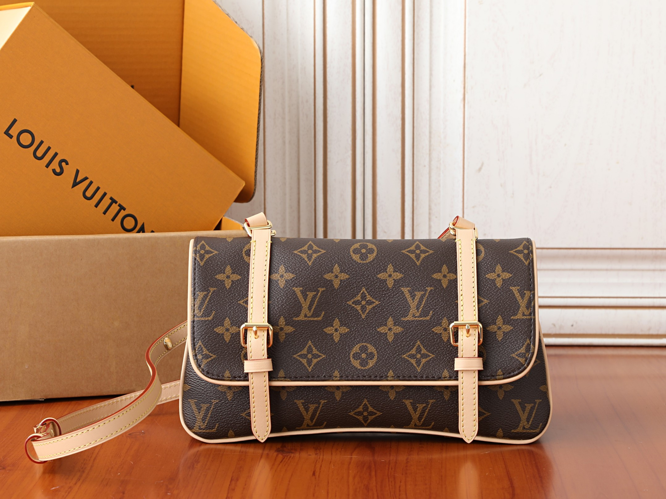 LV Marelle M28613 28 x 15.5 x 7 cm