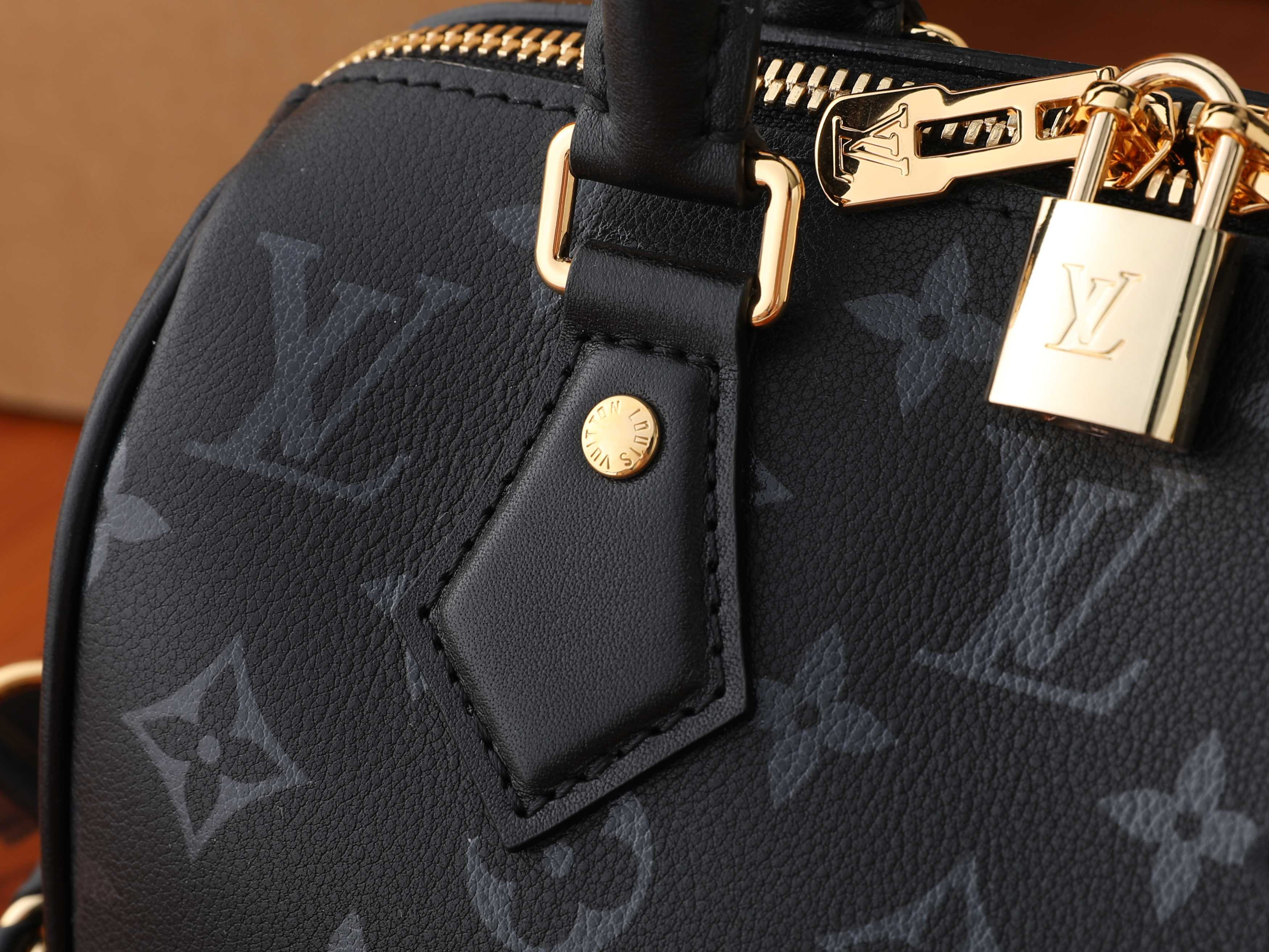LV Speedy Bandoulière 20 M3A079 20.5x13.5x12cm