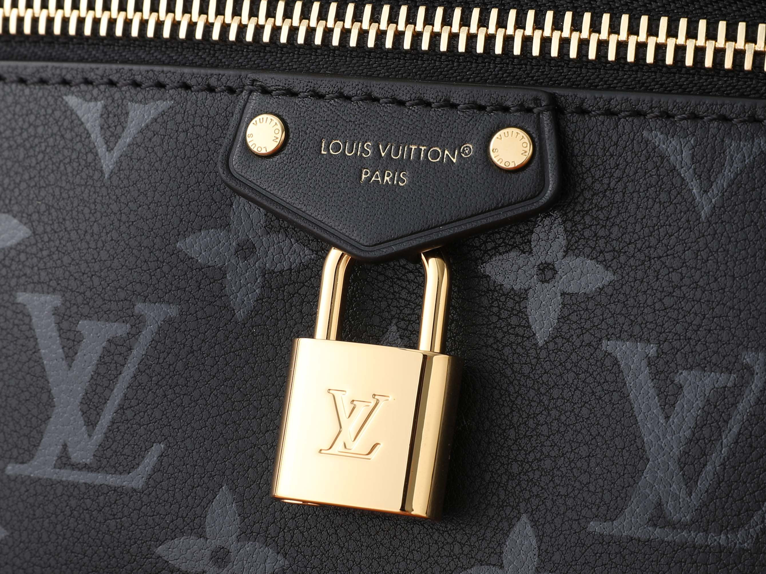 LV Vanity Chain Pouch M3A372 19x11.5x6.5cm