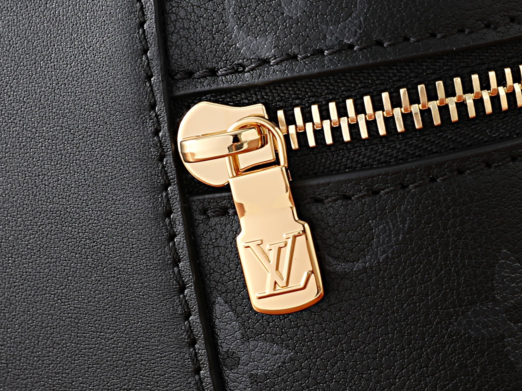 LV Vanity Chain Pouch M3A372 19x11.5x6.5cm