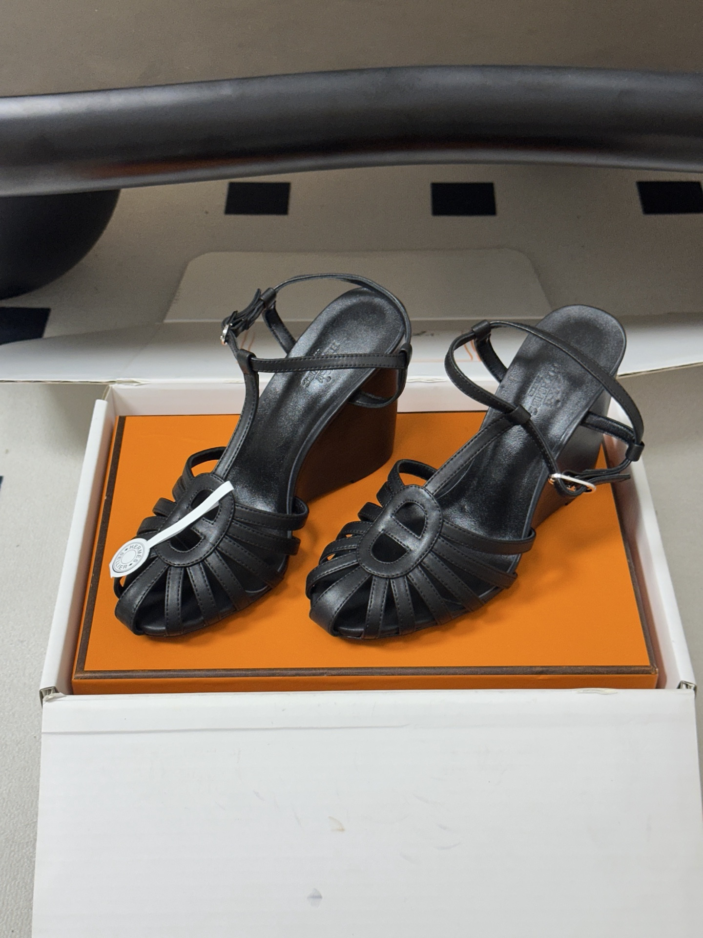 ua H**mes noa sandal 10.5cm heel