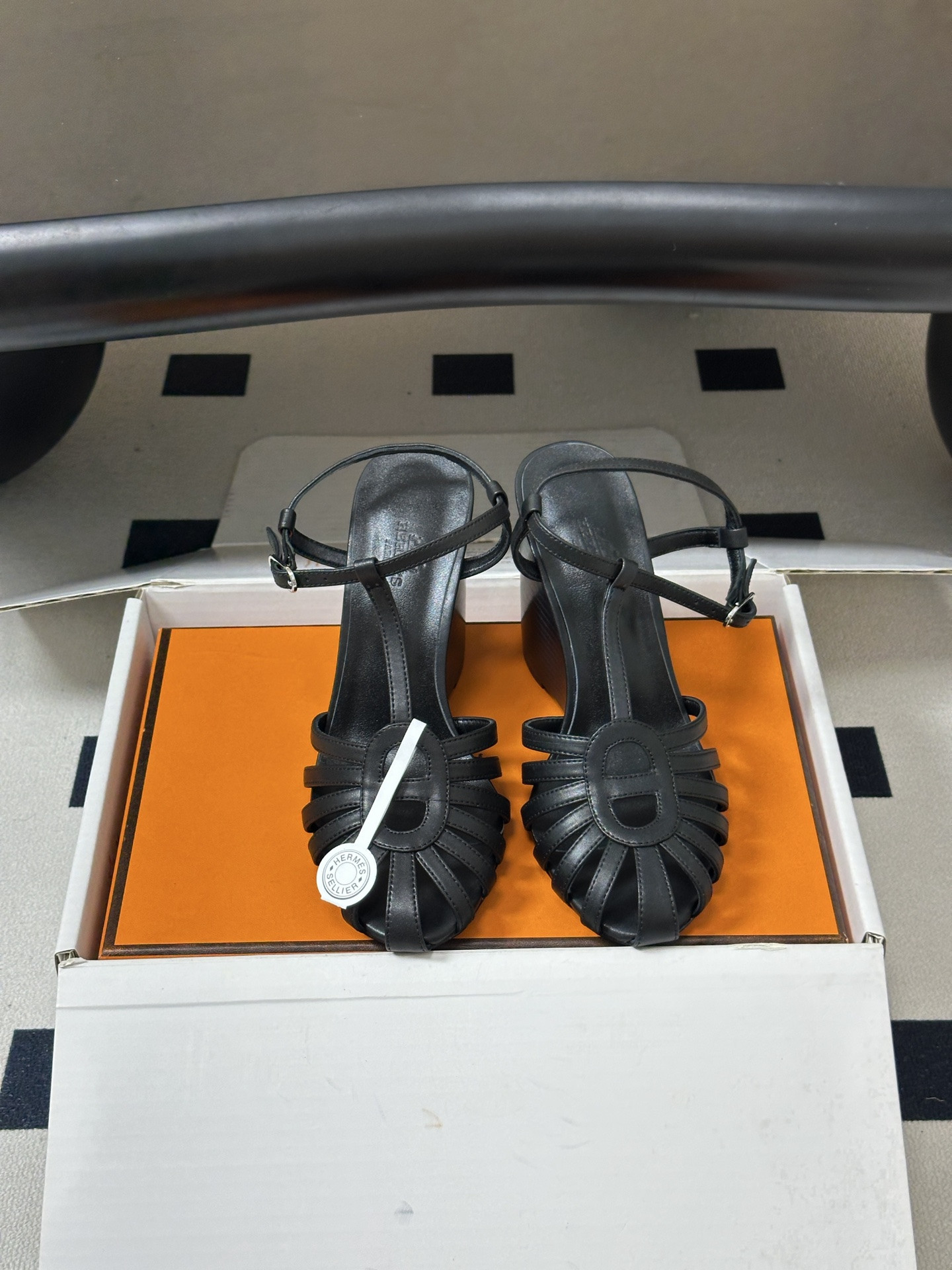 ua H**mes noa sandal 10.5cm heel
