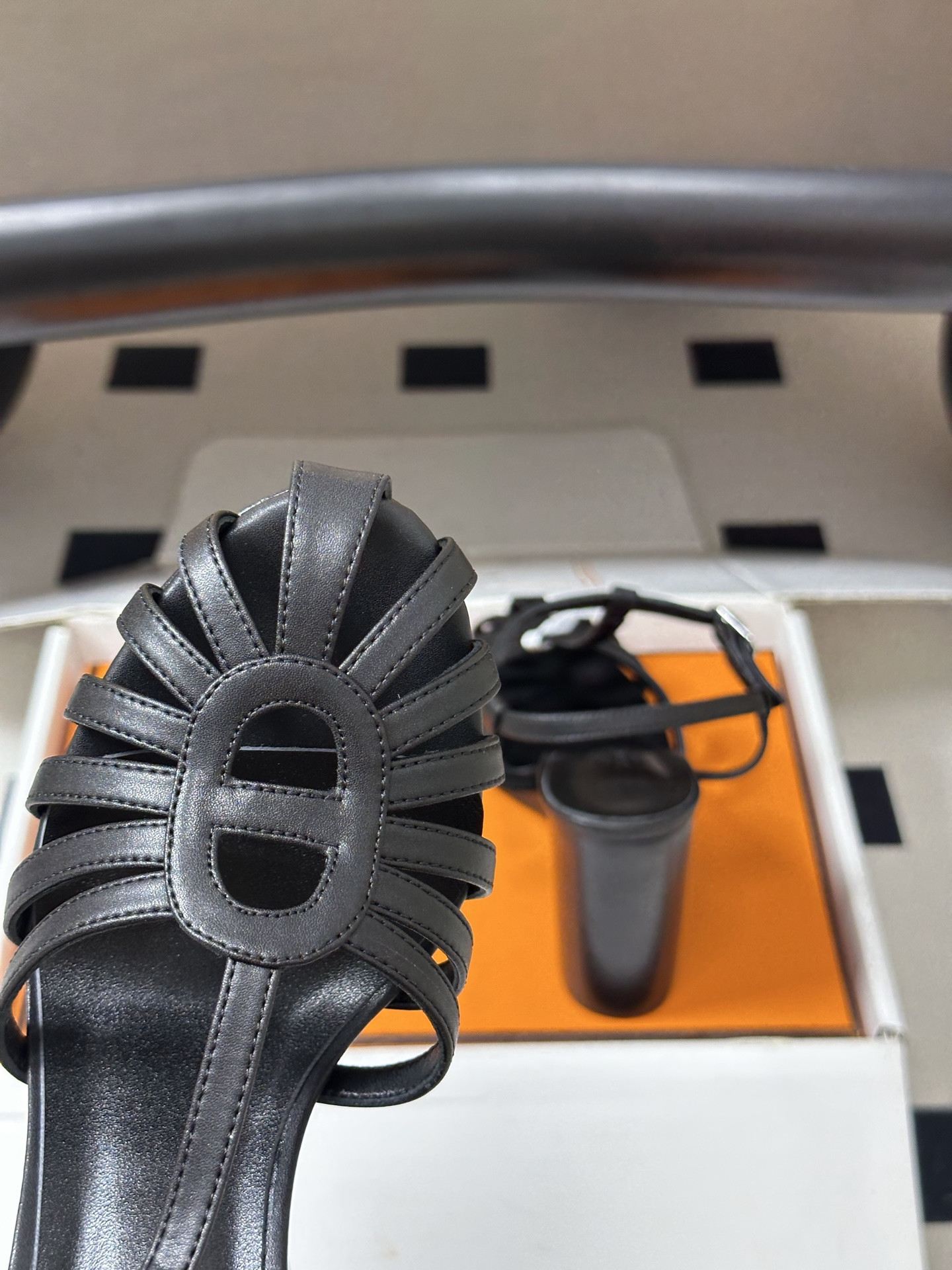 ua H**mes noa sandal 10.5cm heel