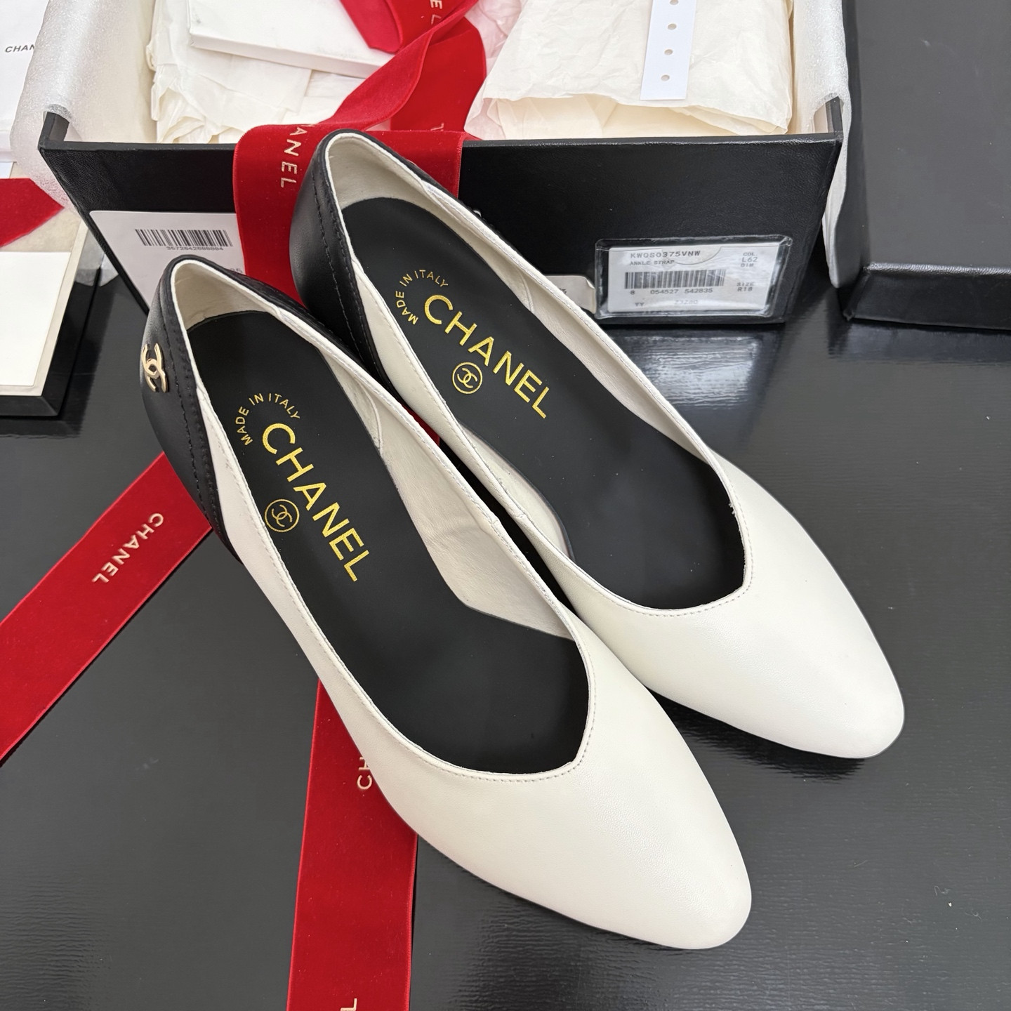 ua Ch*el pumps
