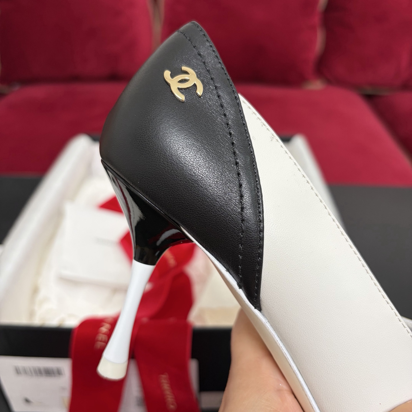ua Ch*el pumps