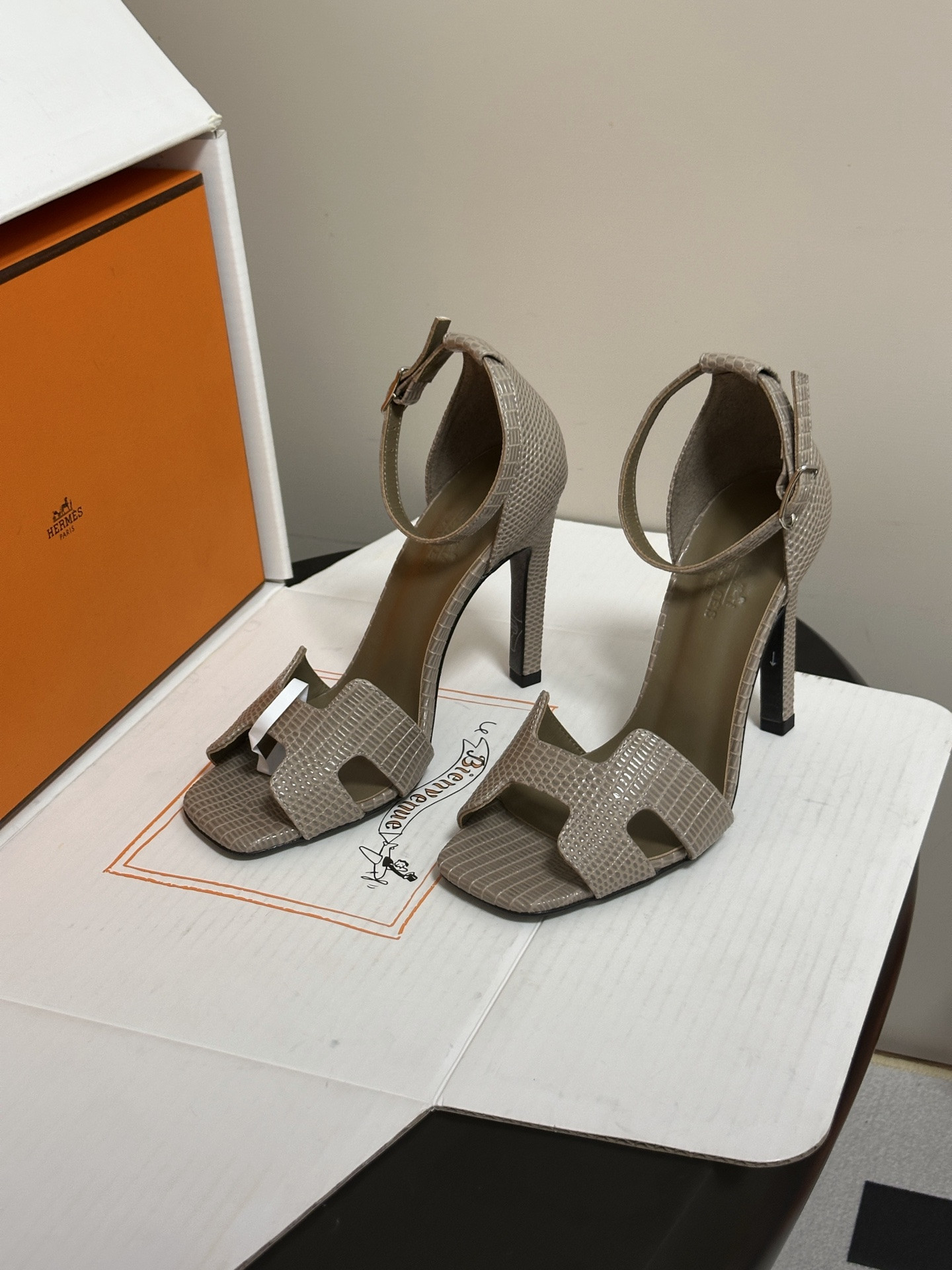ua H**mes joy 105 sandal