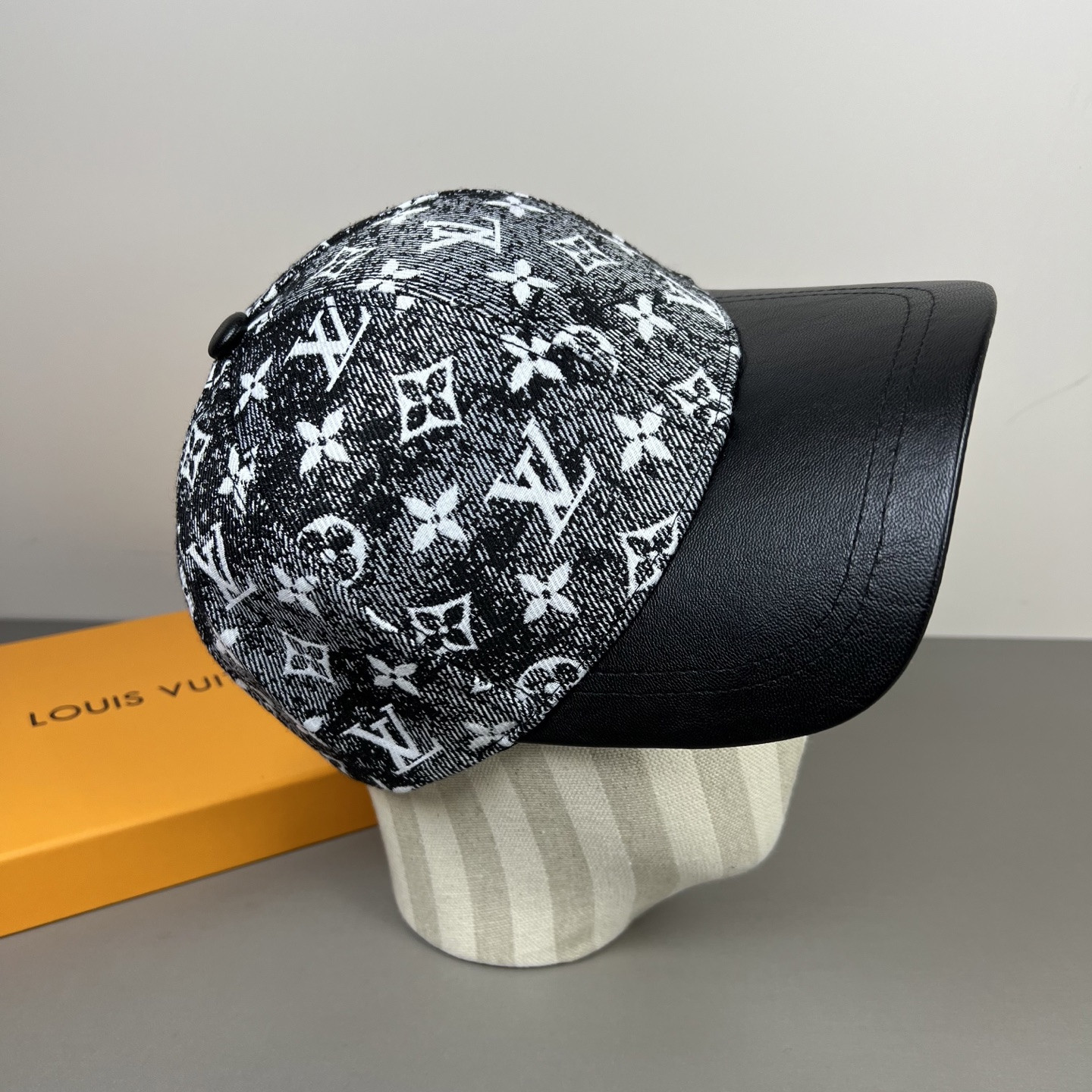 l0*is V*t0n baseball cap