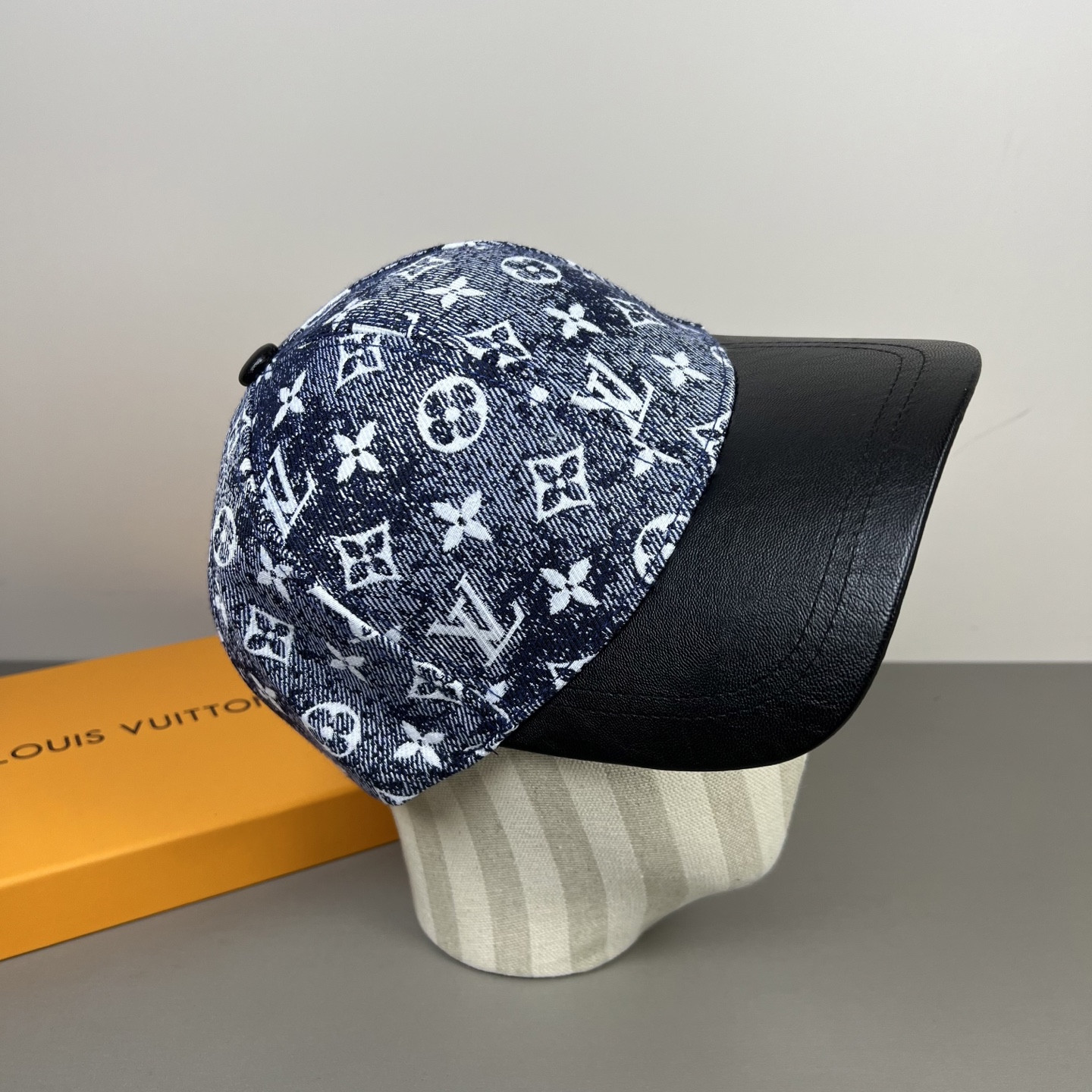 l0*is V*t0n baseball cap