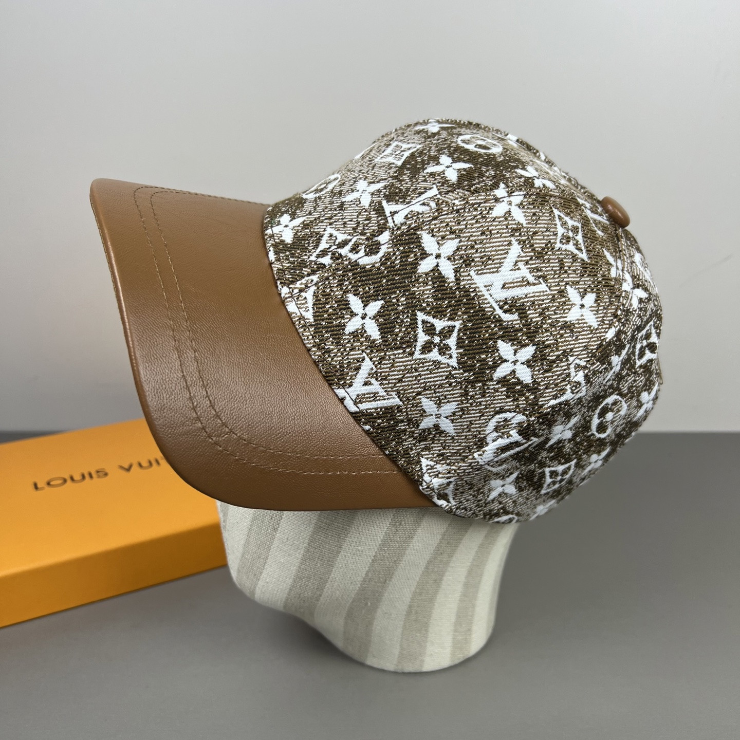 l0*is V*t0n baseball cap