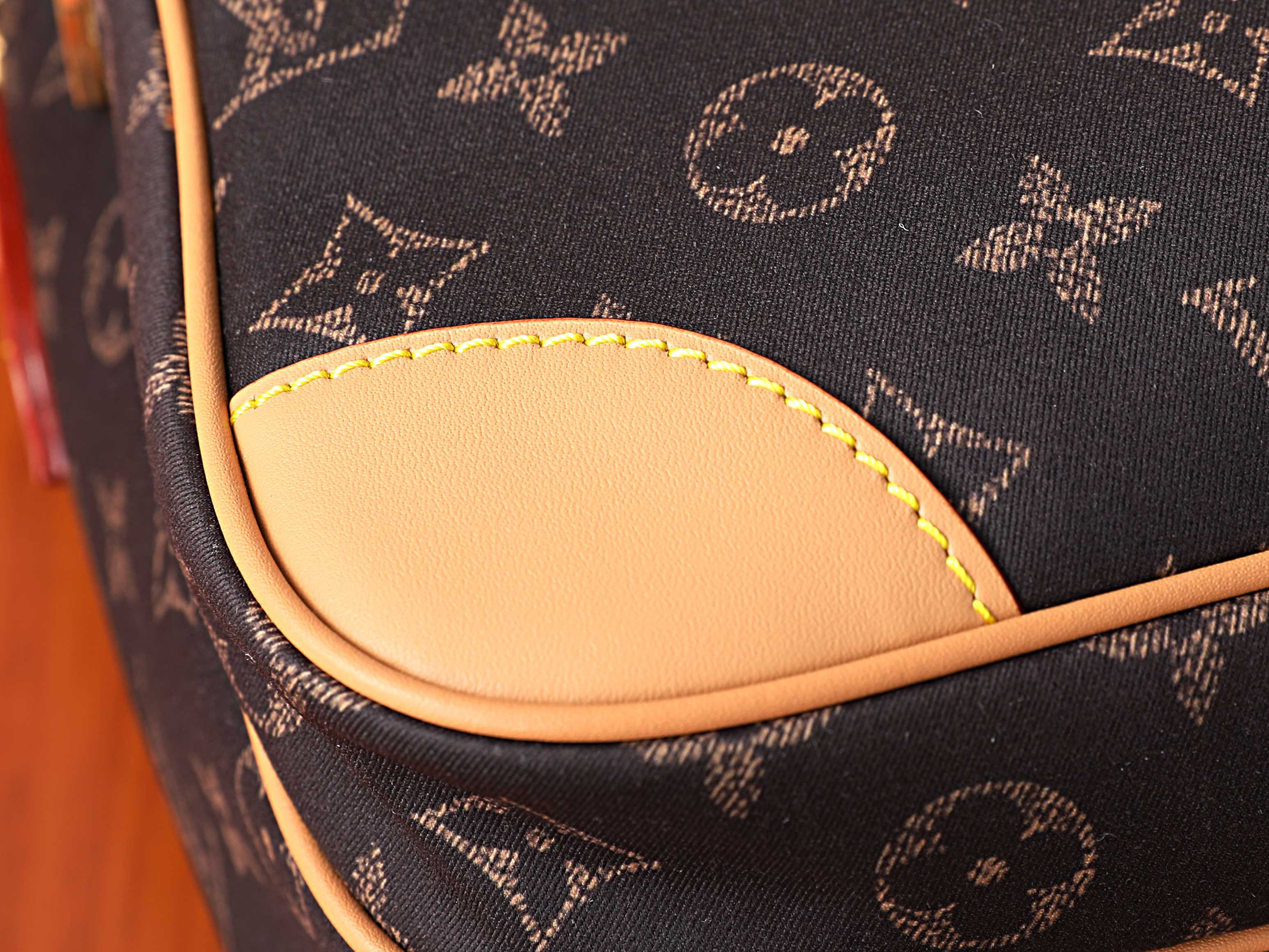 lv nil xl l0*is V*t0n silk tech m29853 37x26x19cm