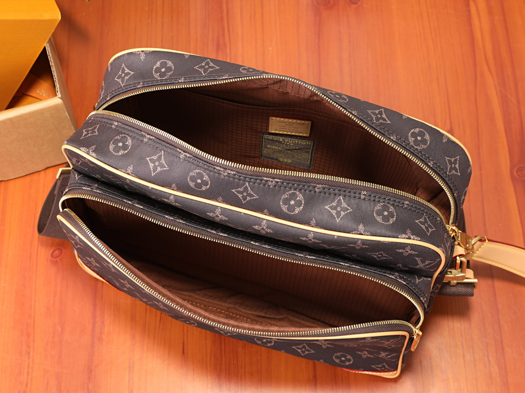 lv nil xl l0*is V*t0n silk tech m29853 37x26x19cm