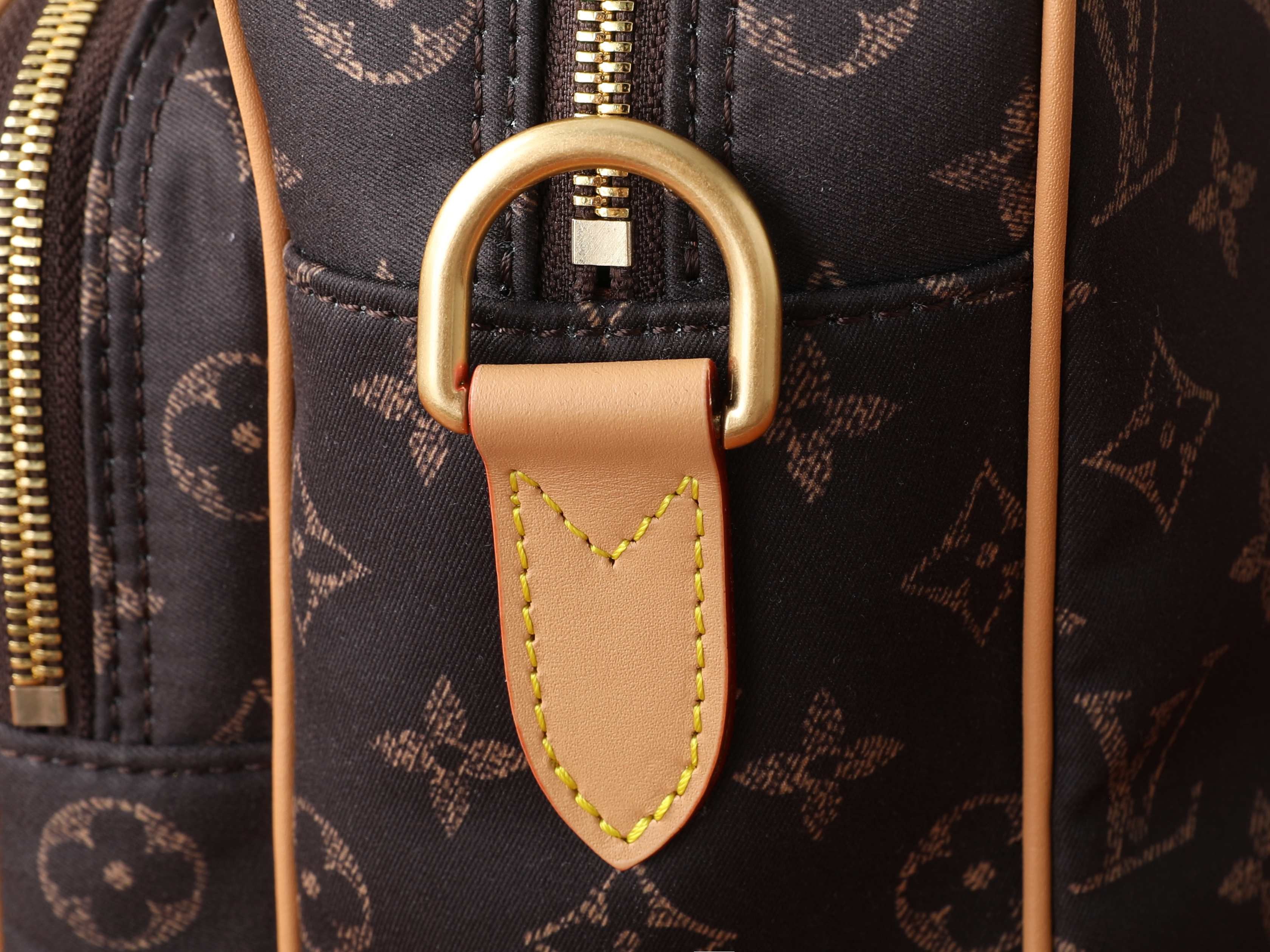 lv nil xl l0*is V*t0n silk tech m29853 37x26x19cm