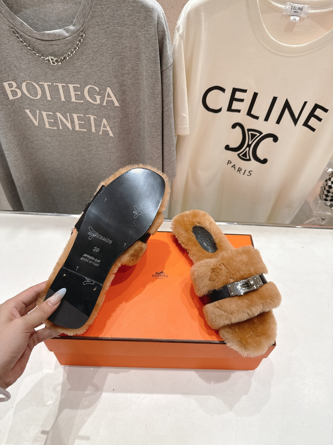 ua H**mes giulia sandal
