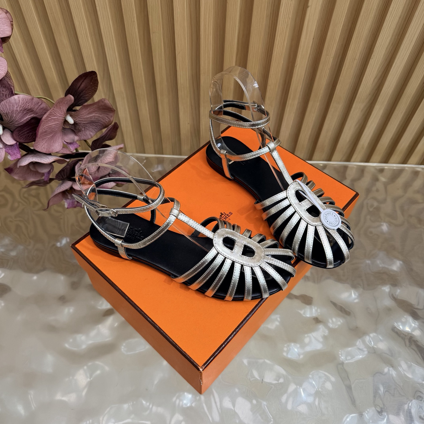 ua H**mes nour sandal