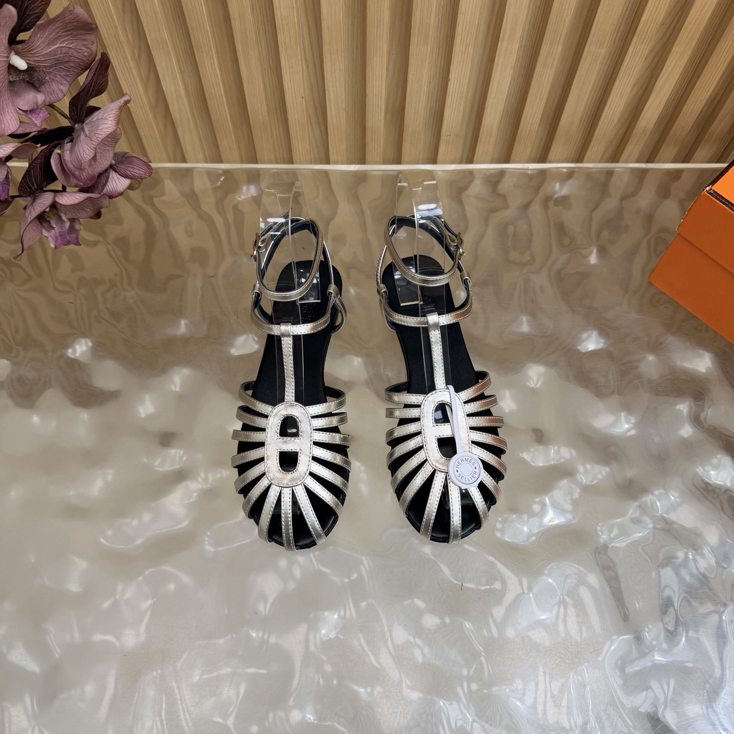 ua H**mes nour sandal