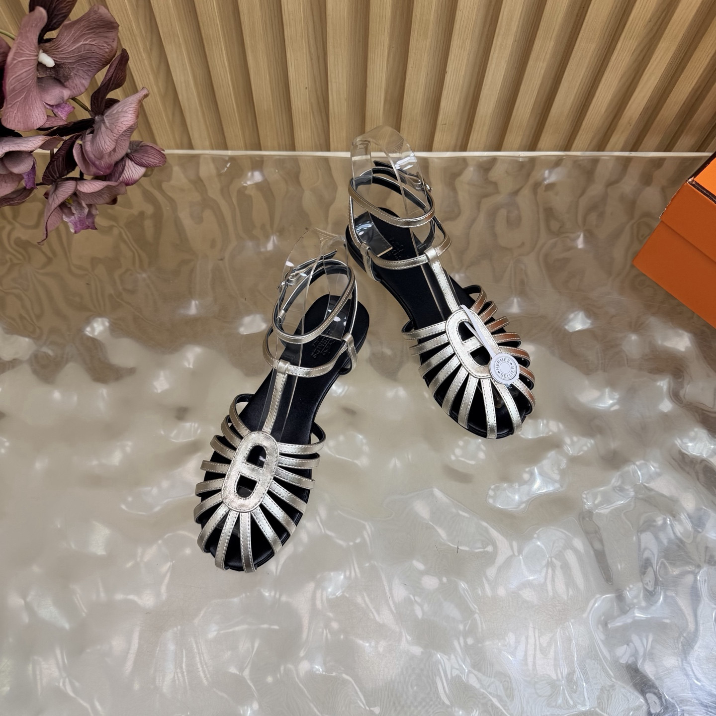 ua H**mes nour sandal
